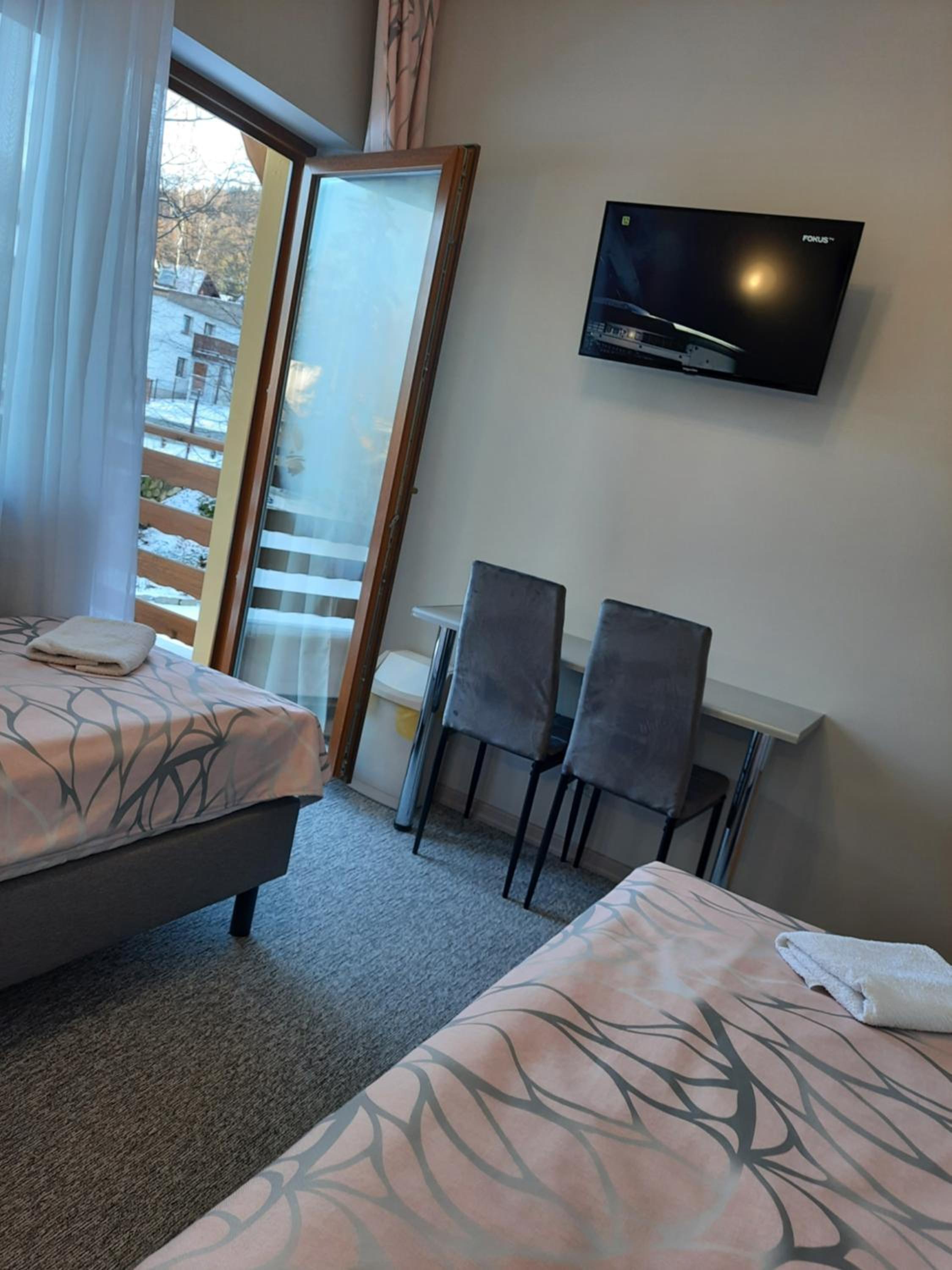 Twin Room with Balcony - Photo 11
