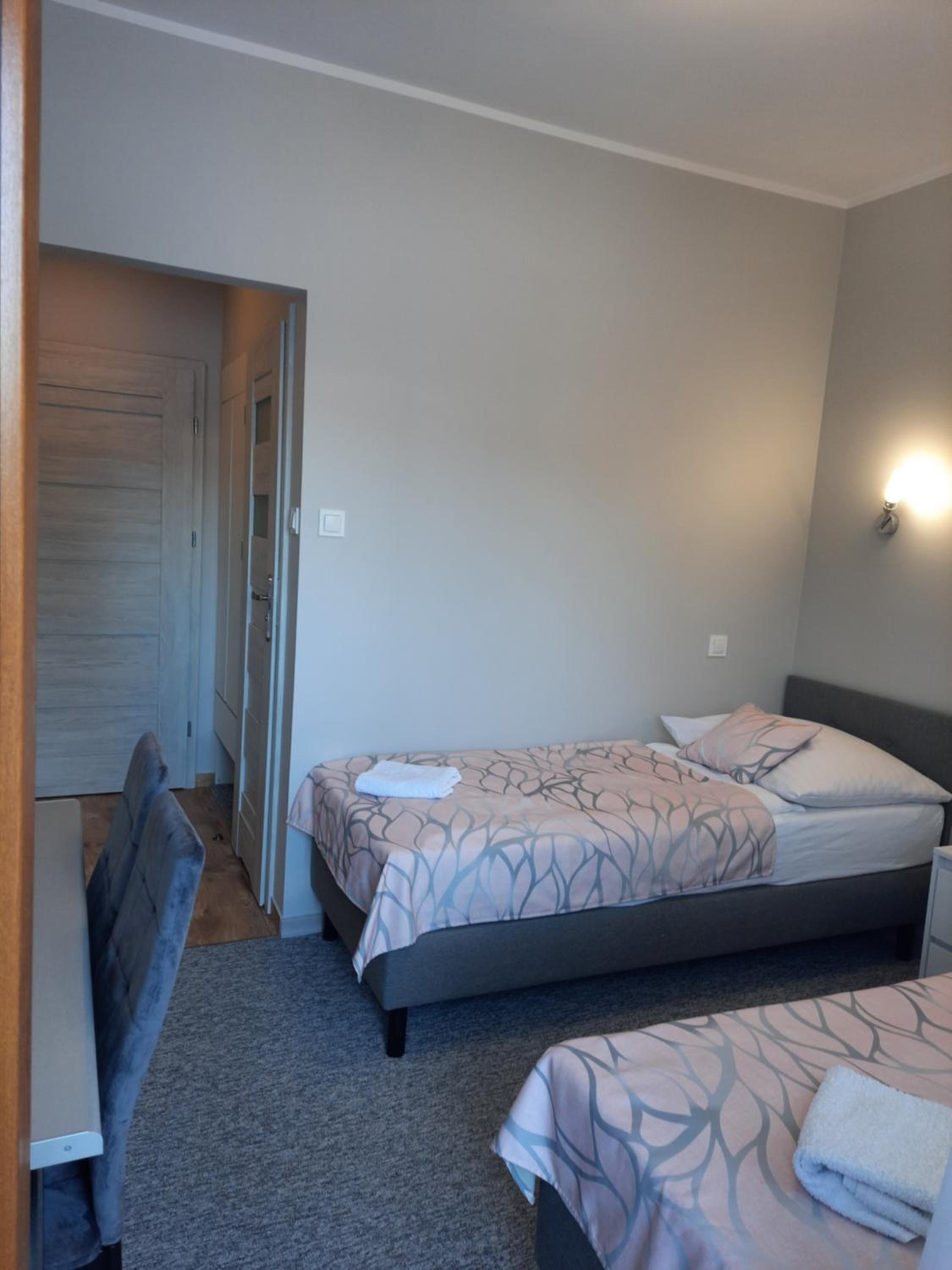 Twin Room with Balcony - Photo 5