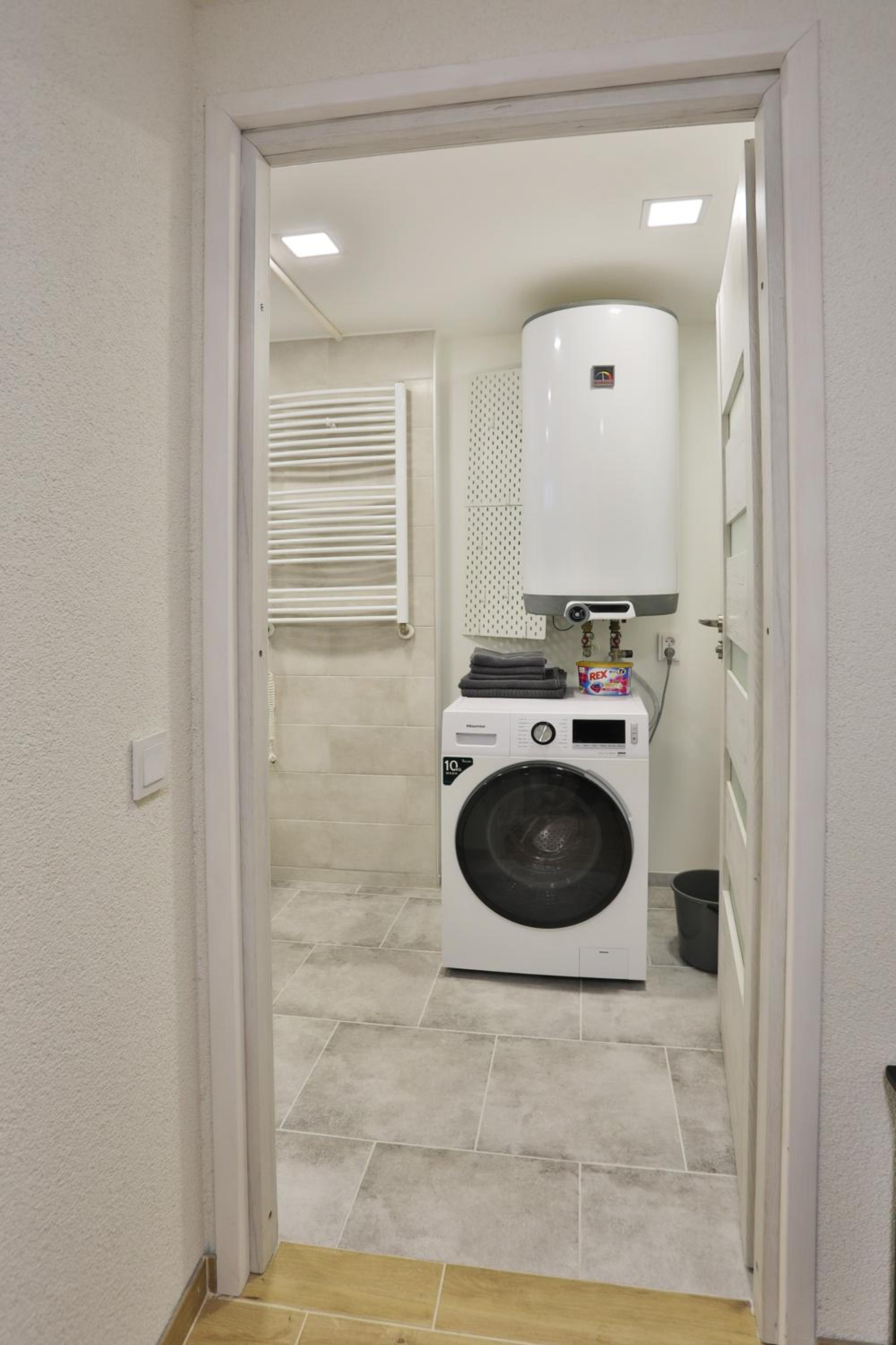 One-Bedroom Apartment photo 2