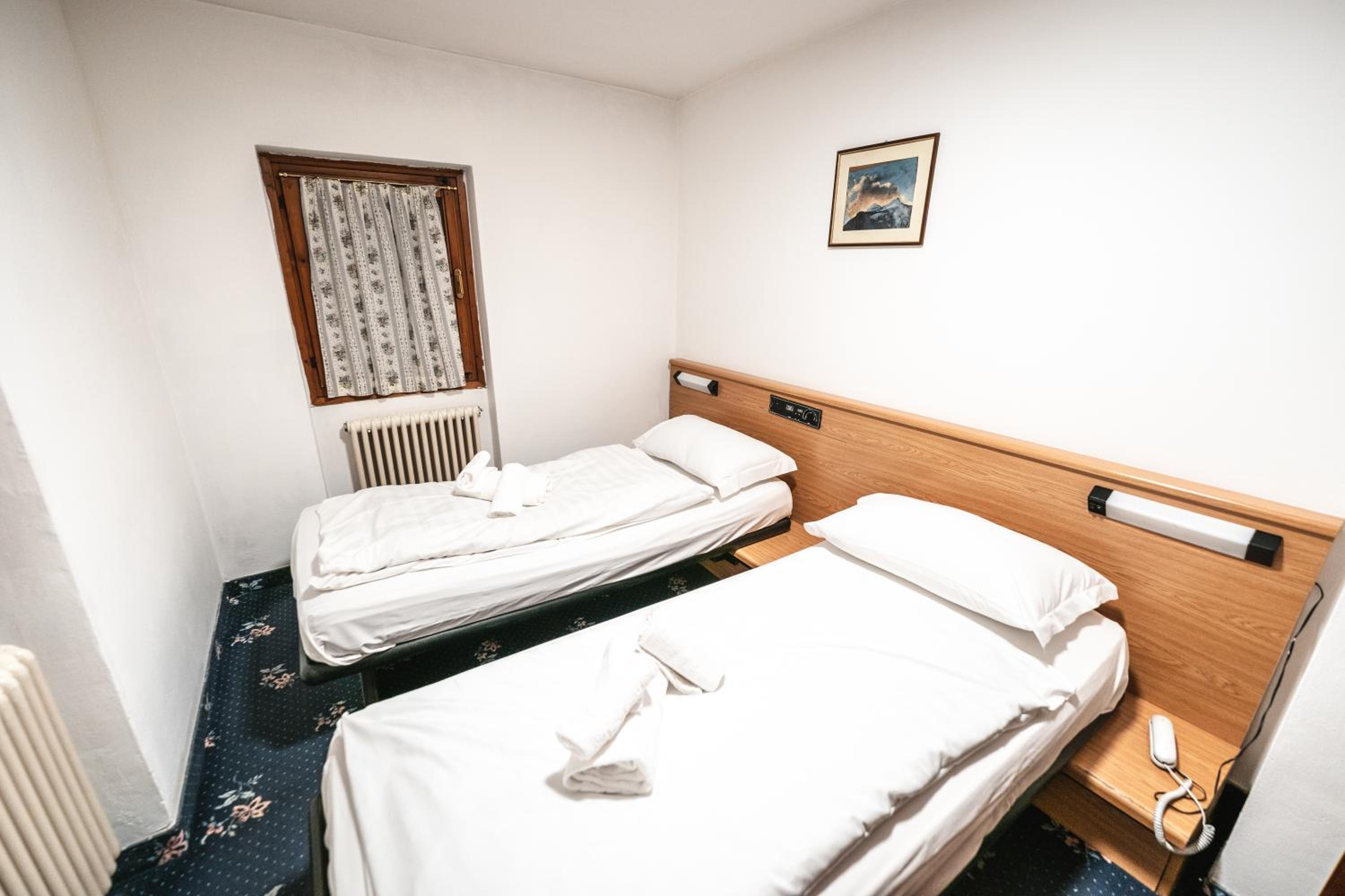 Standard Double or Twin Room - Photo 15