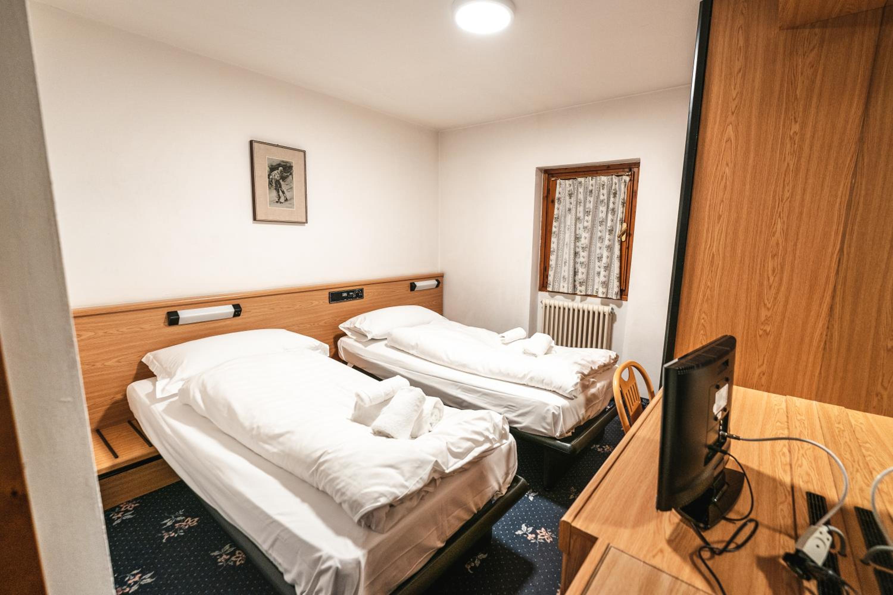 Standard Double or Twin Room - Photo 14