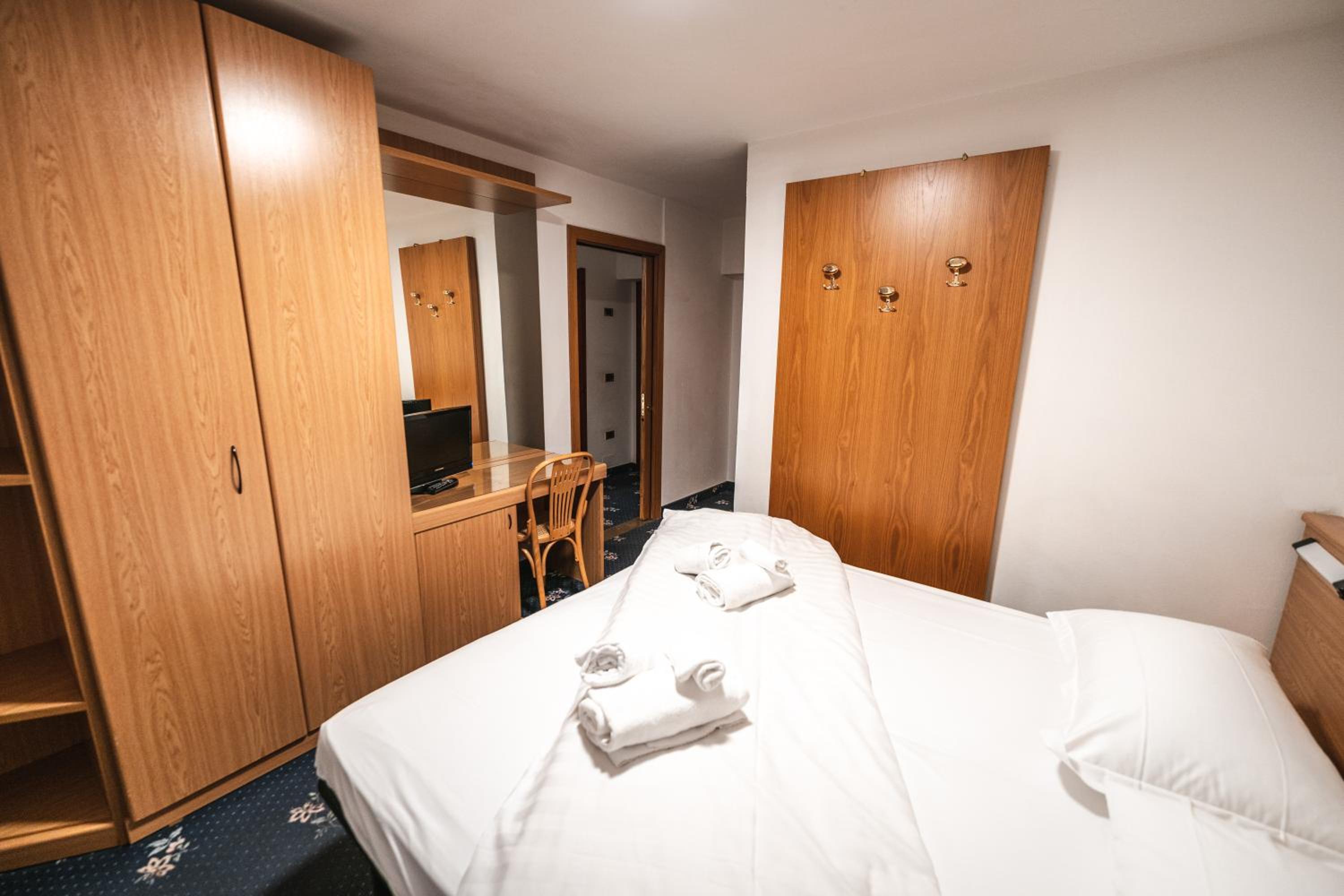 Quadruple Room - Photo 5