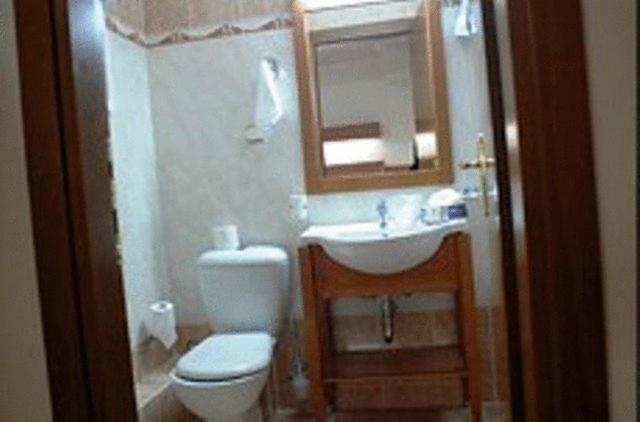 Double or Twin Room - Photo 2