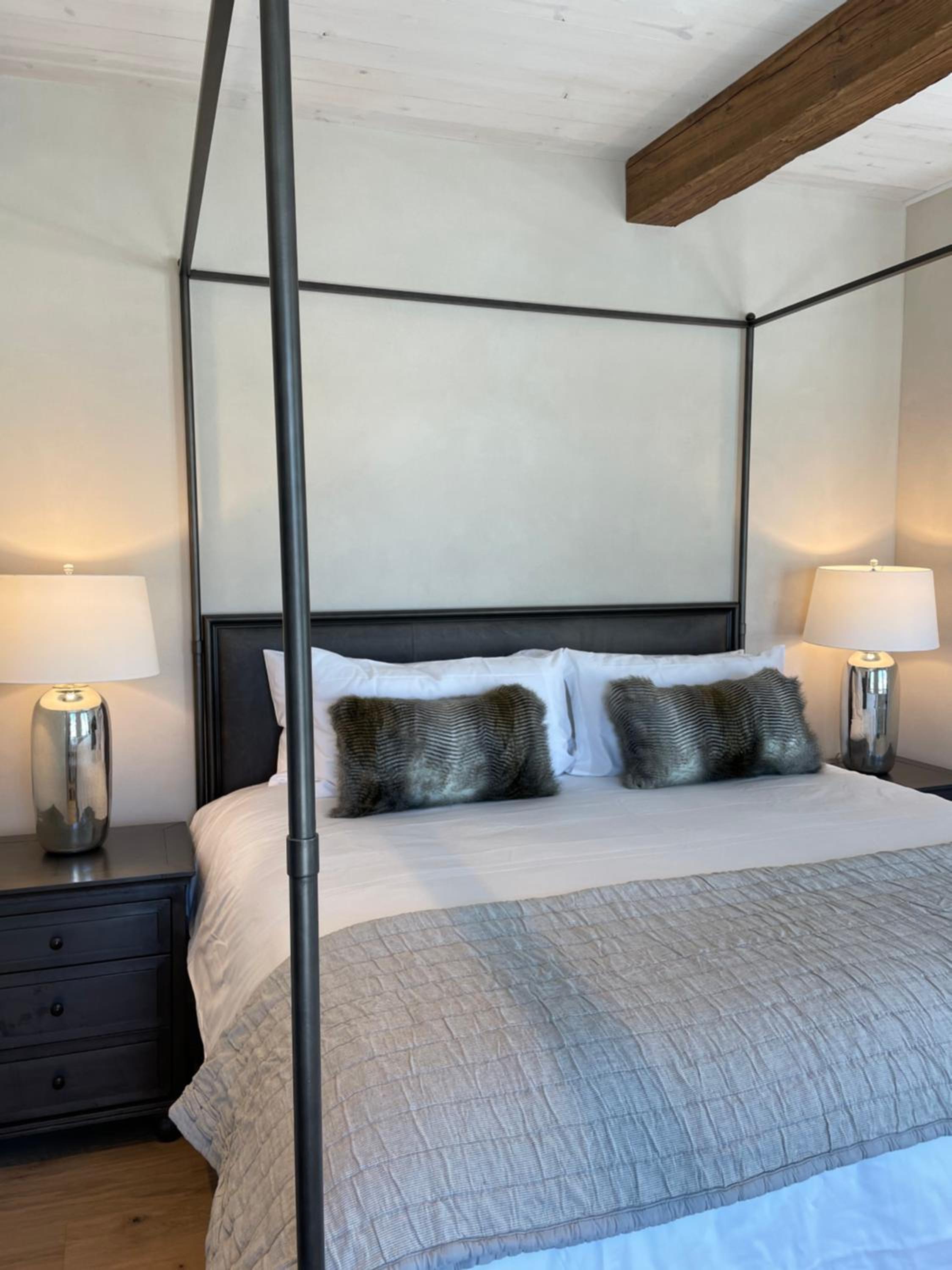 Suite with Mountain View