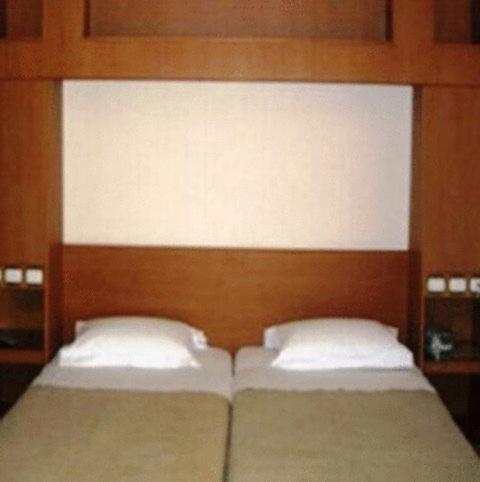 Double or Twin Room - Photo 5
