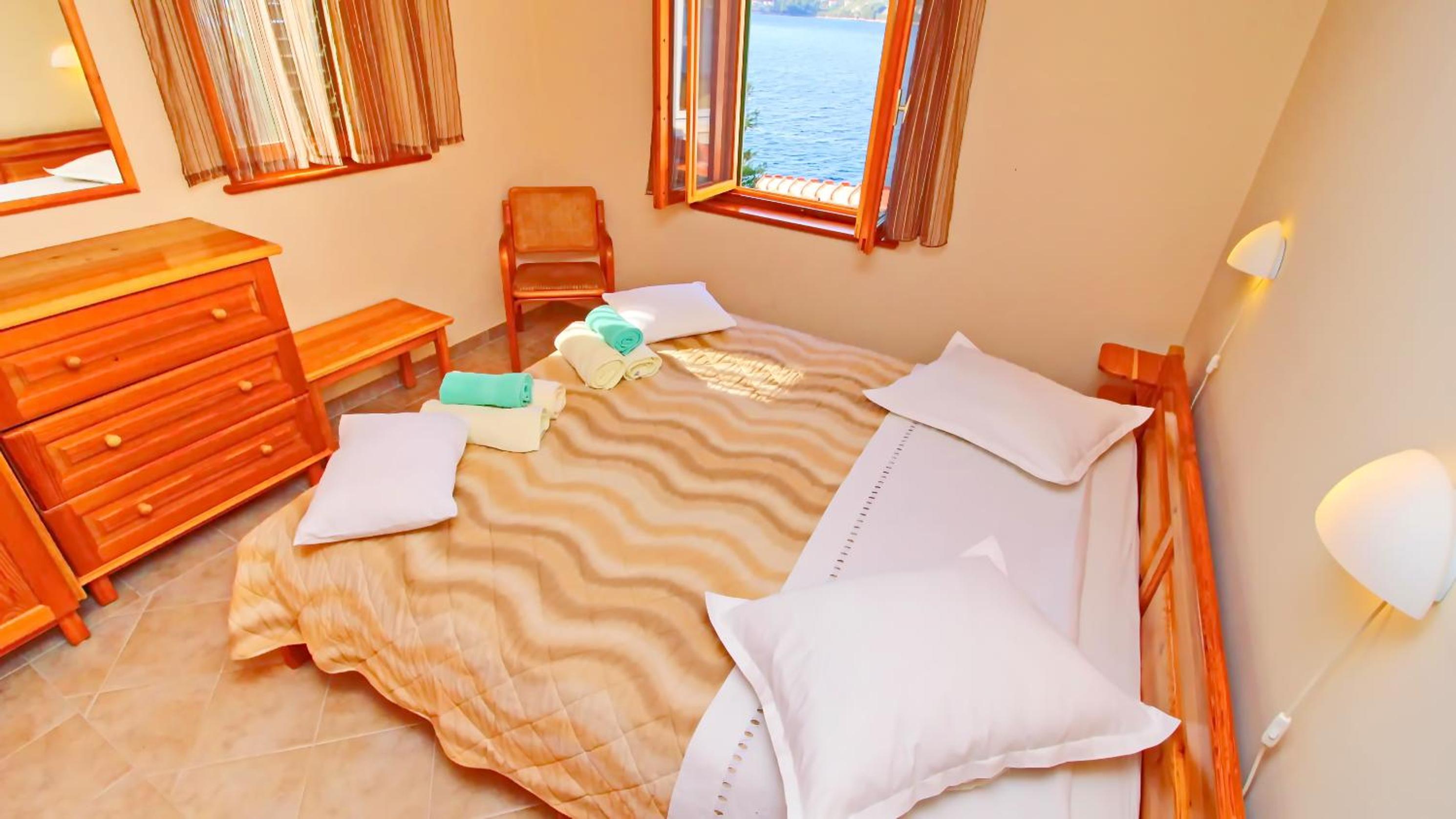 One-Bedroom House photo 1