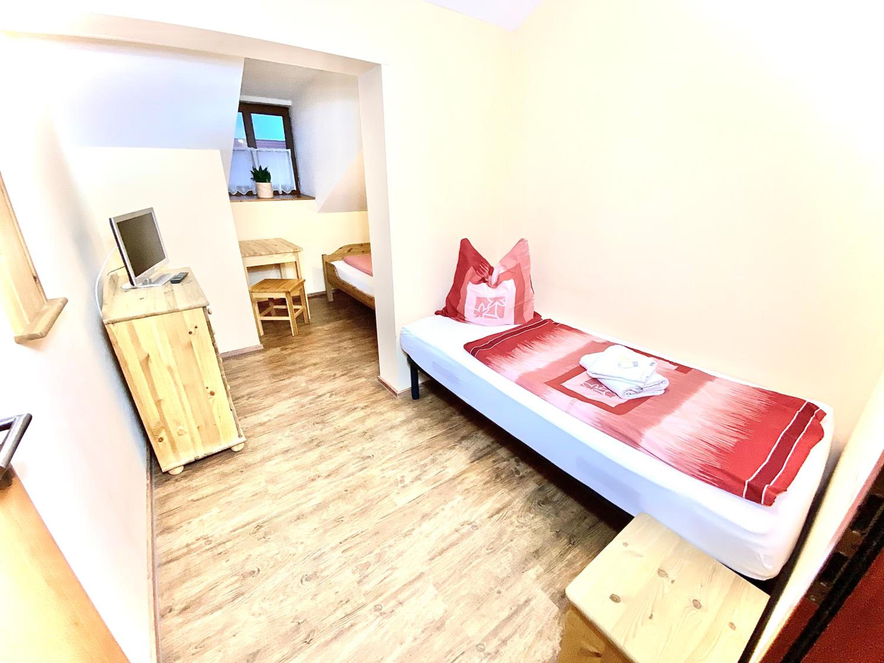 Twin Room - Photo 6