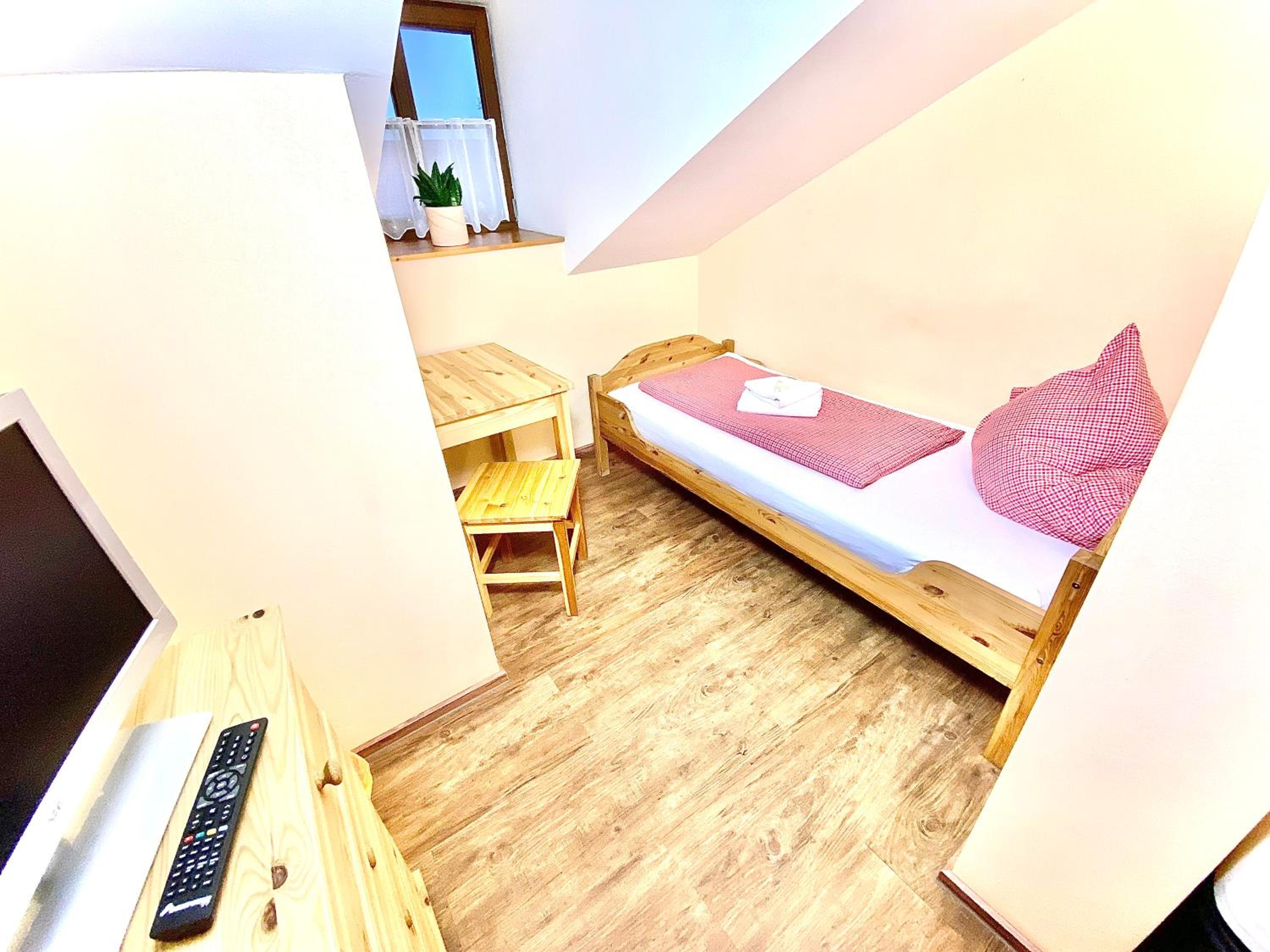 Twin Room - Photo 7
