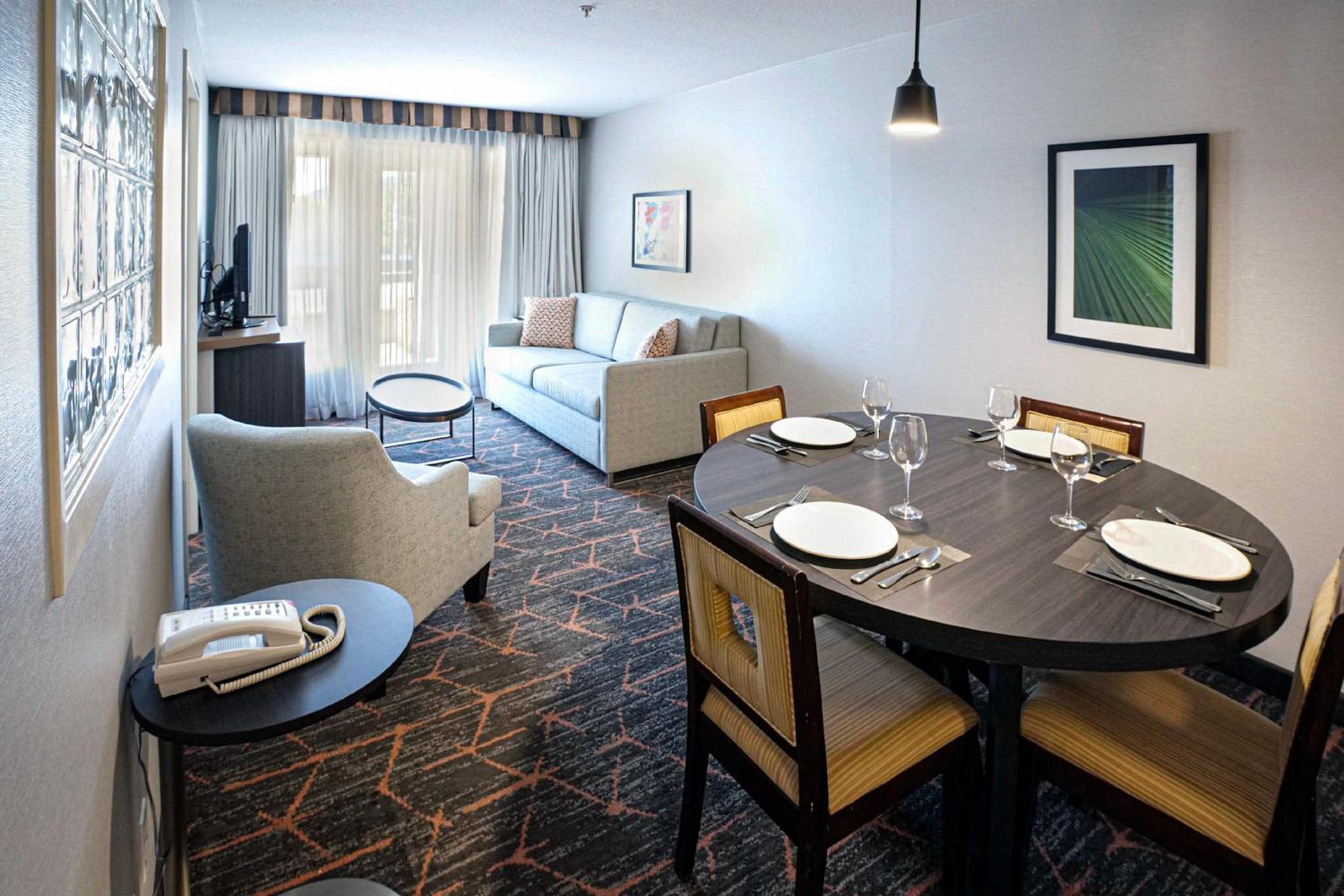 Two Bedroom Suite South City View - Non-Smoking