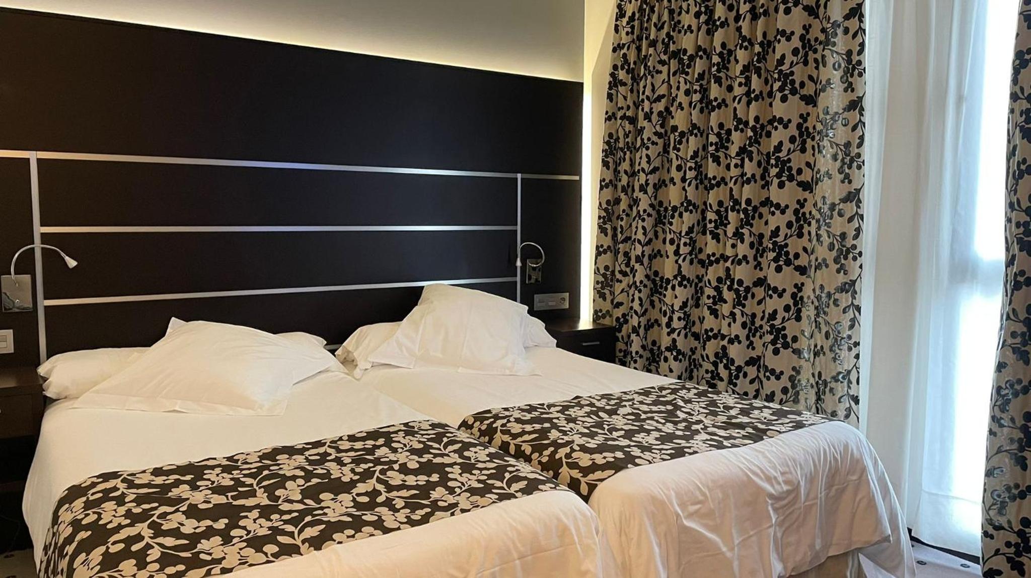 Double or Twin Room - Photo 8