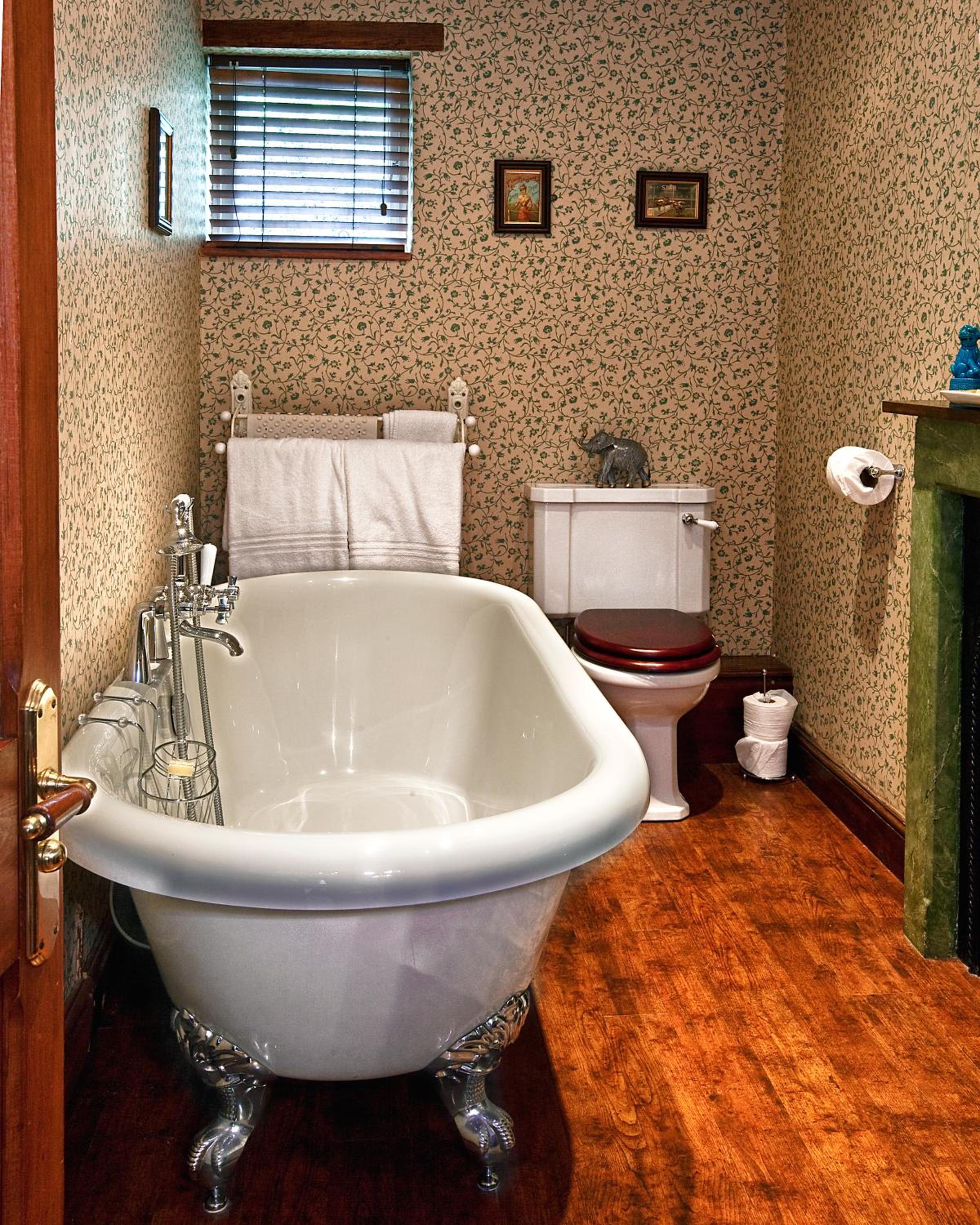 Deluxe Double Room with Bath photo 3