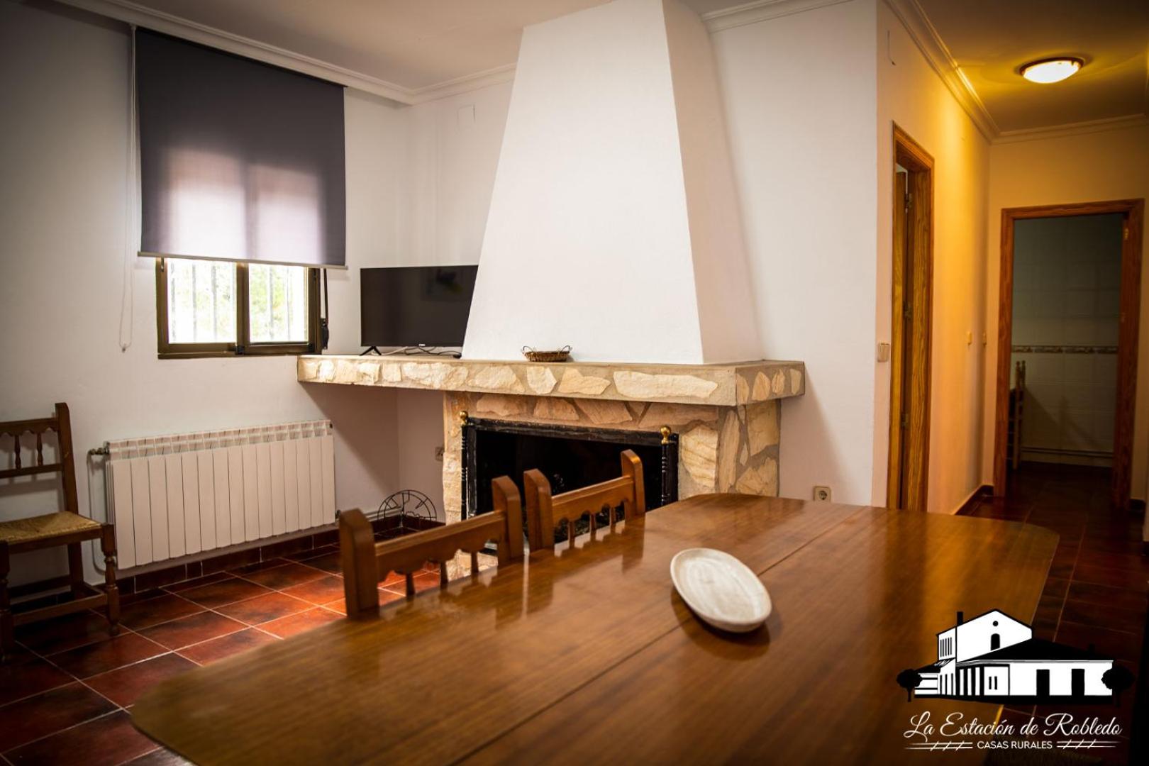 Three-Bedroom House - Photo 3