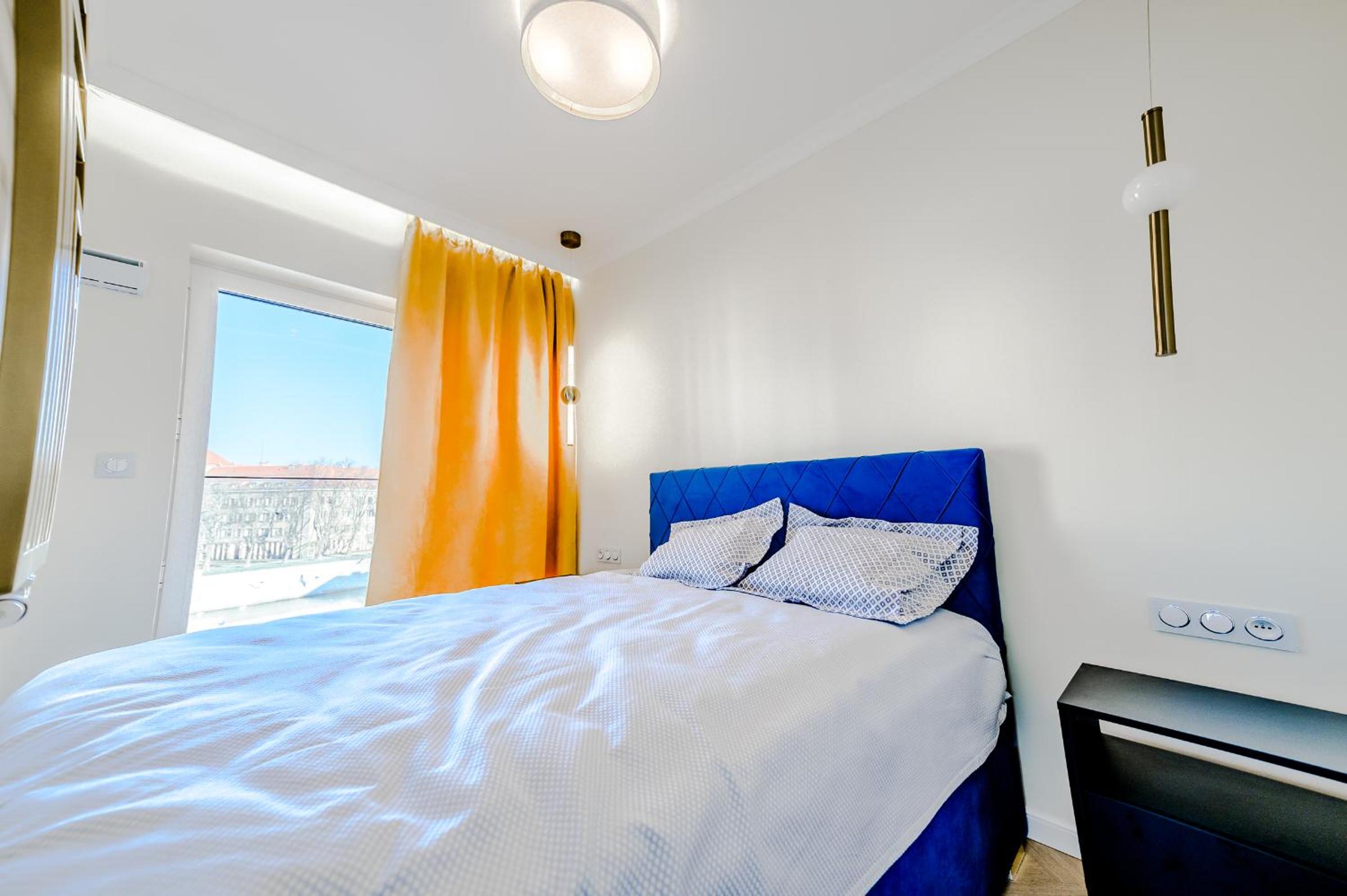 Apartment with Shower - Photo 17
