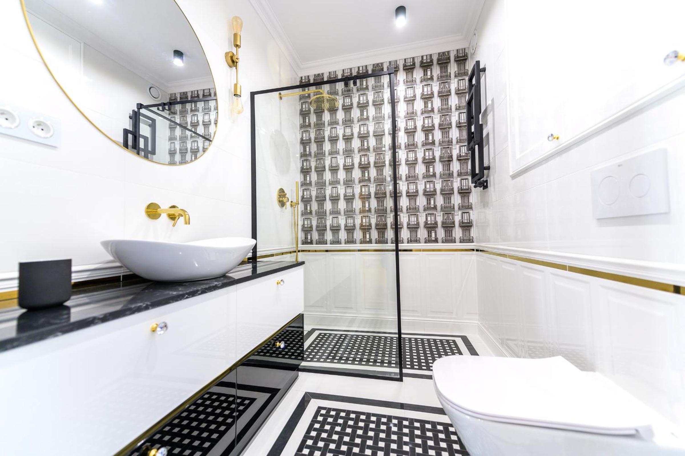 Apartment with Shower - Photo 20