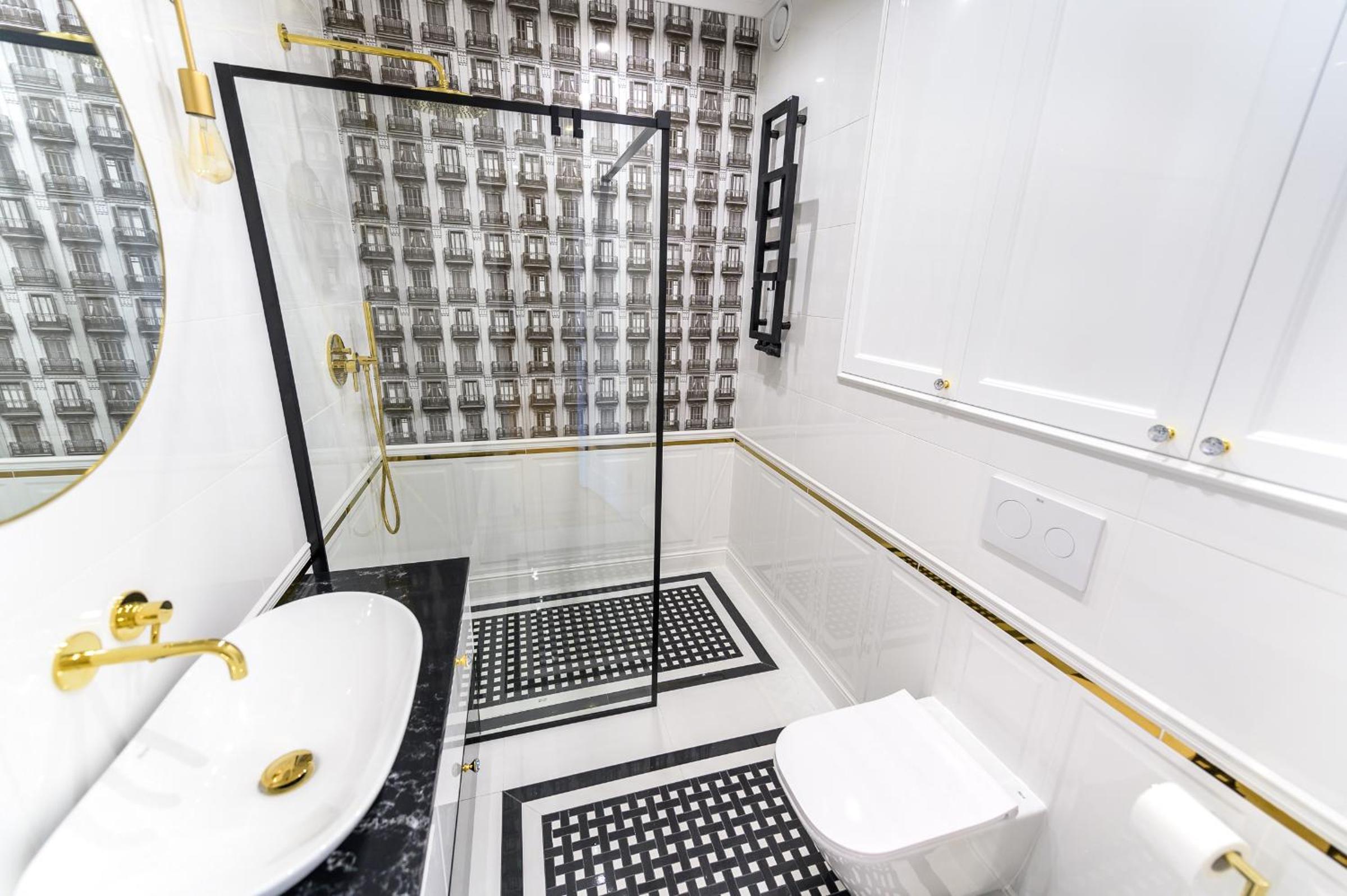 Apartment with Shower - Photo 19