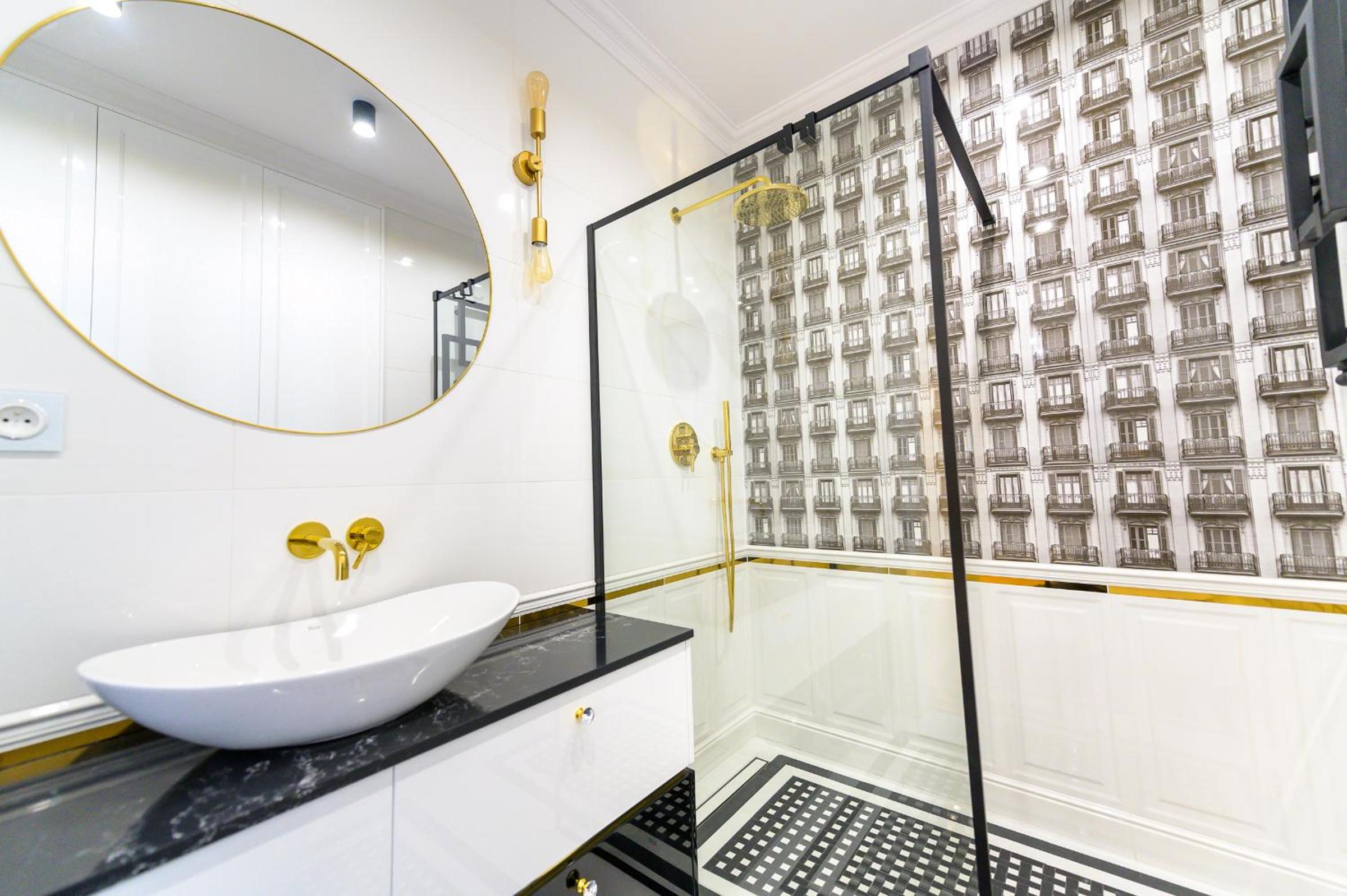 Apartment with Shower - Photo 18