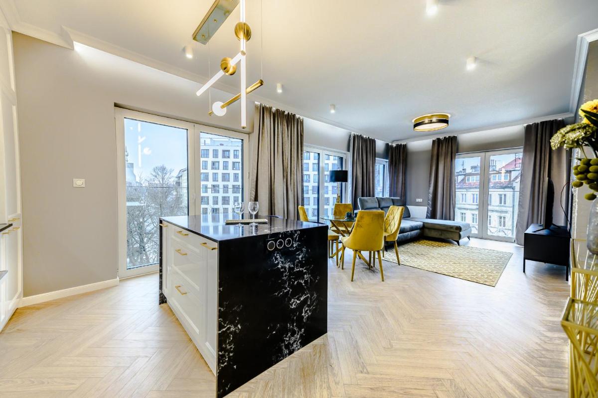 Apartment with Shower - Photo 10