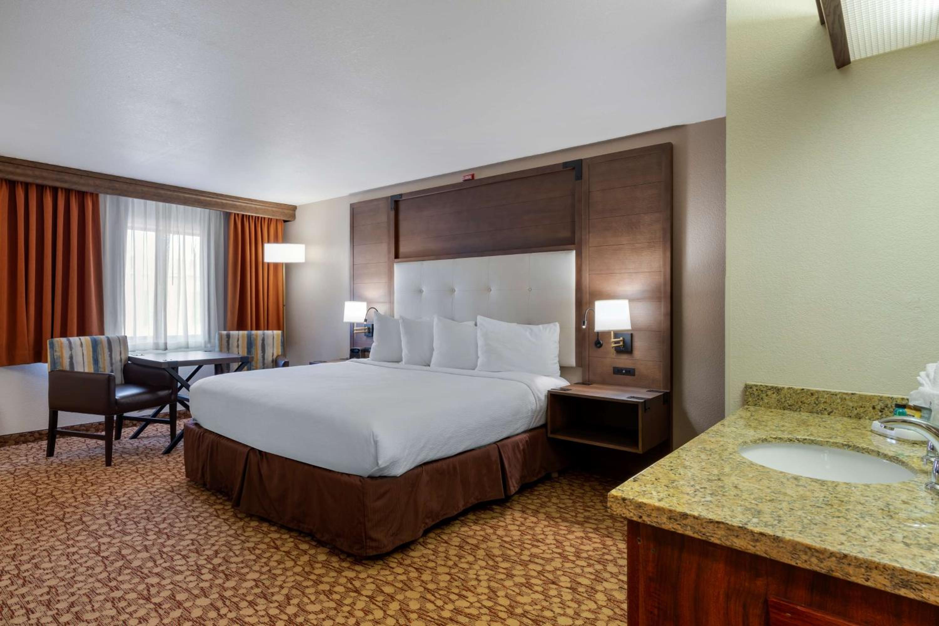 King Room with Walk-in Shower - Disability Access - Photo 4