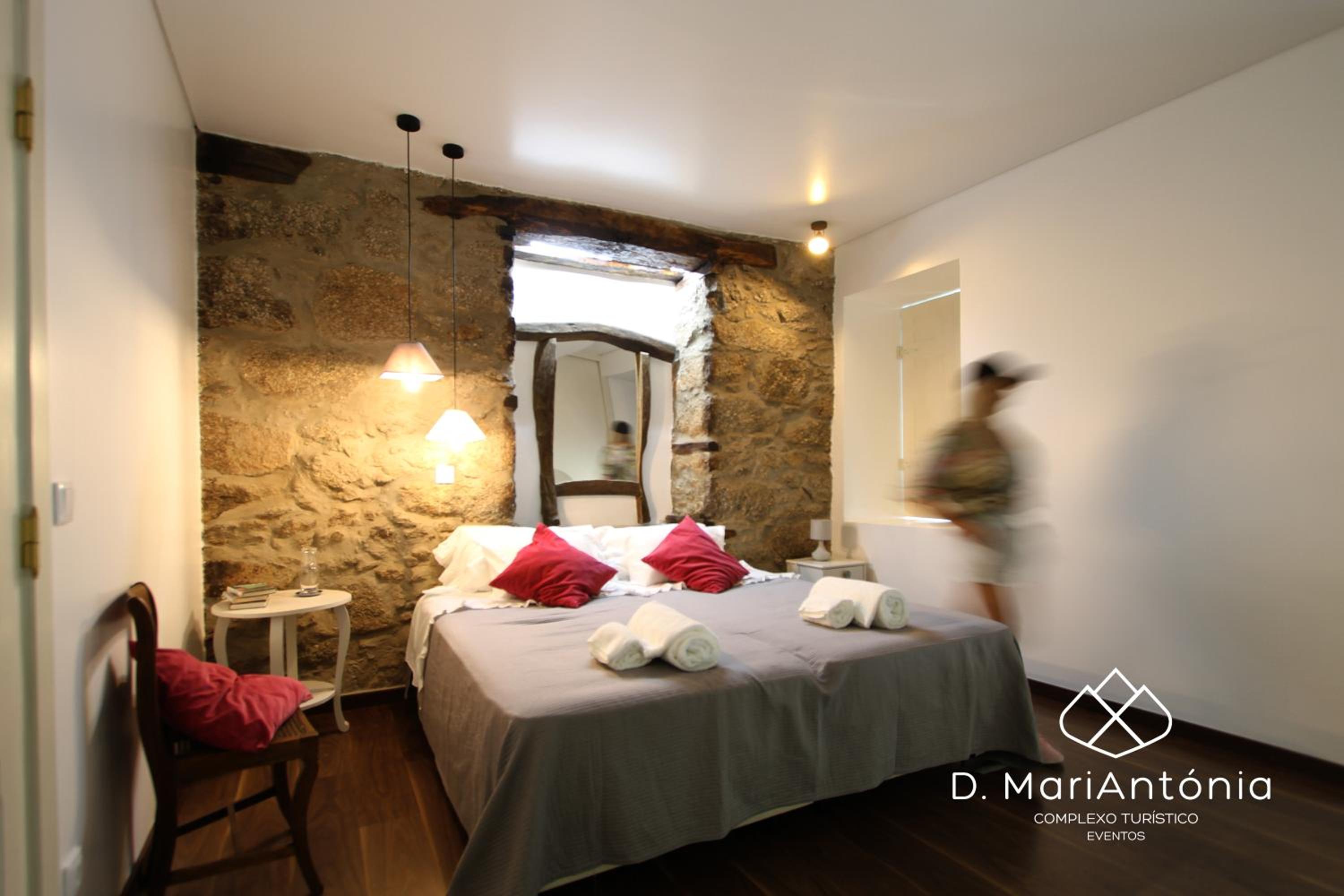Deluxe Room (2 Adults + 1 Child) - Photo 3