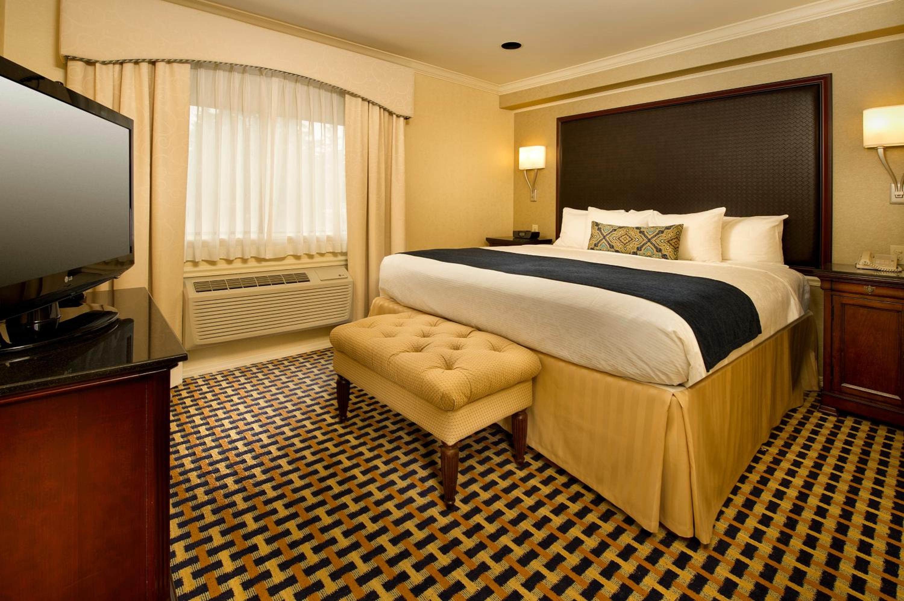 King Room - Non-Smoking photo 1