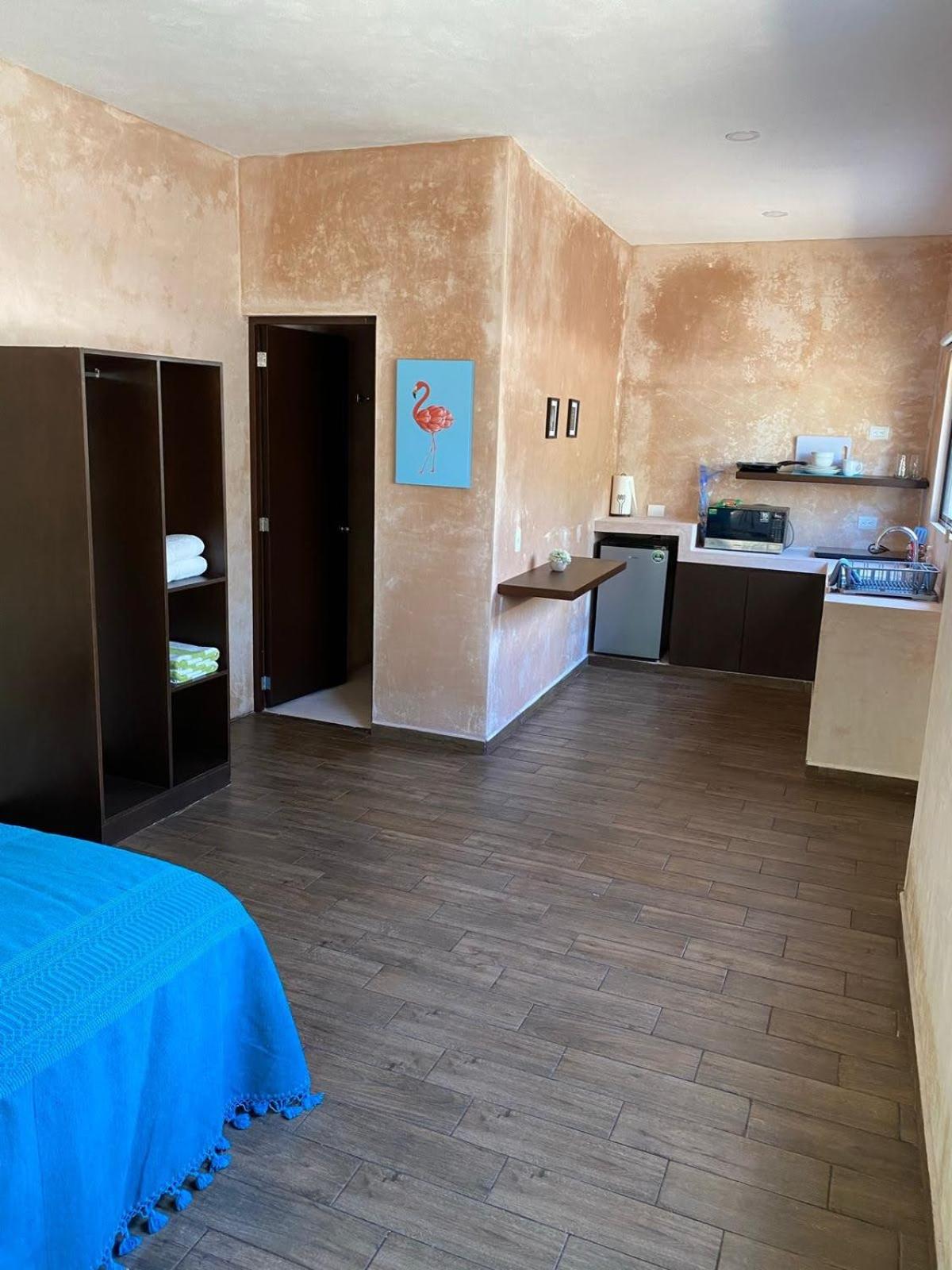 Queen Suite with Pool View - Photo 10