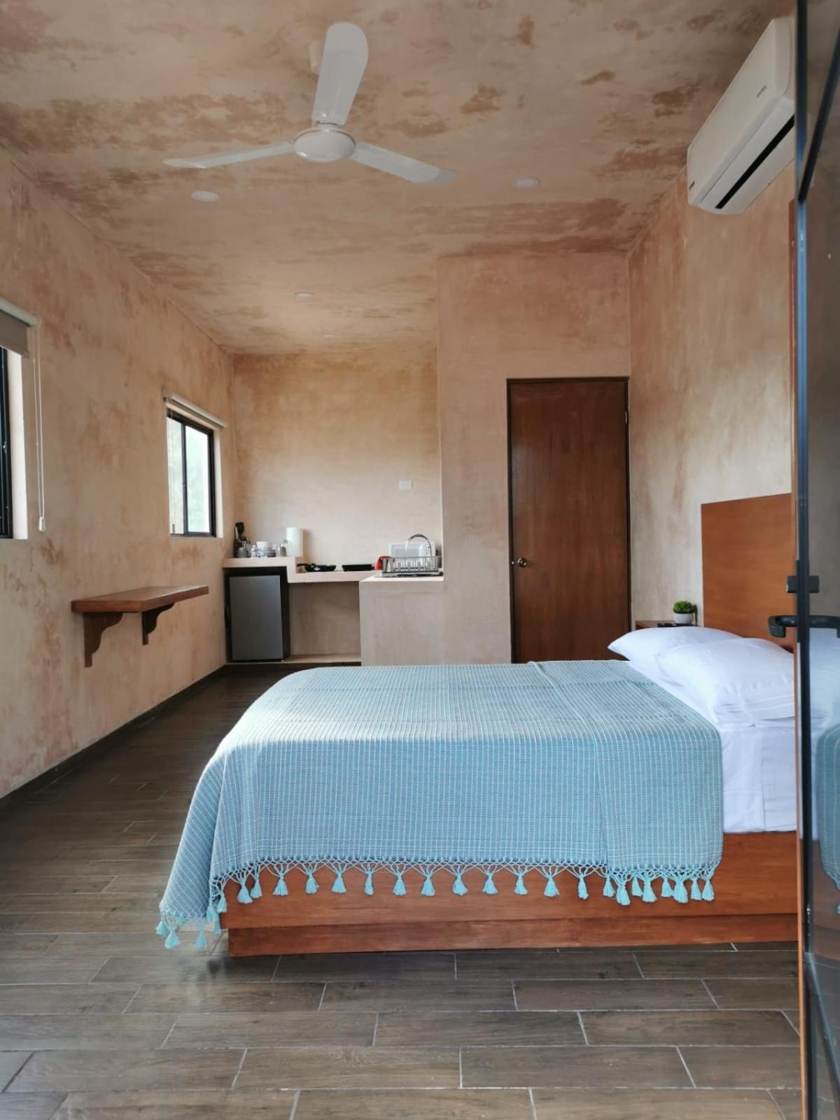 Deluxe Queen Room - Photo 18