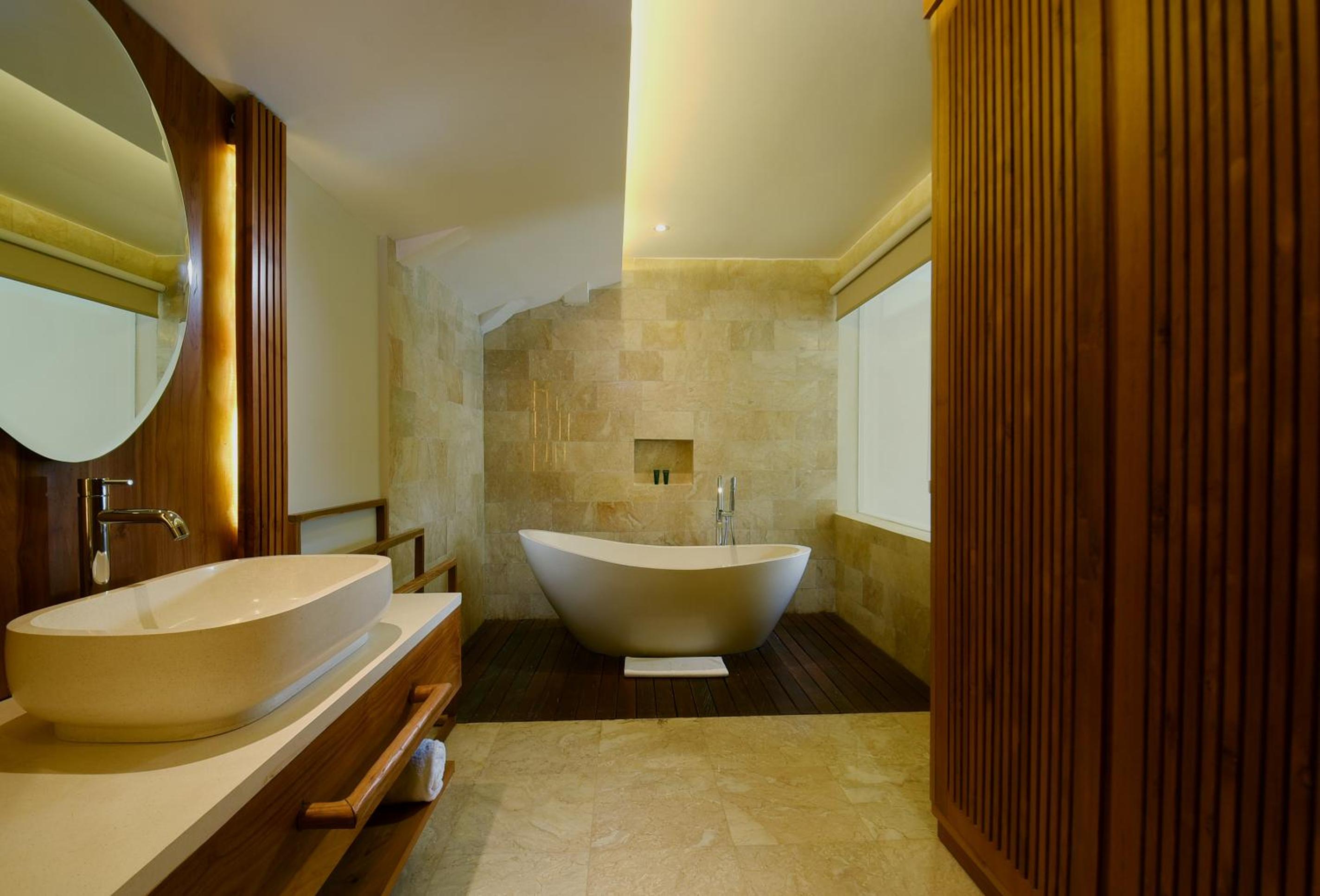One-Bedroom Suite - Photo 4