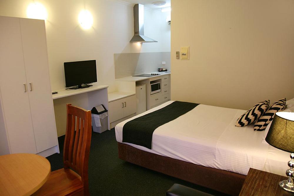 Studio Apartment - Photo 2