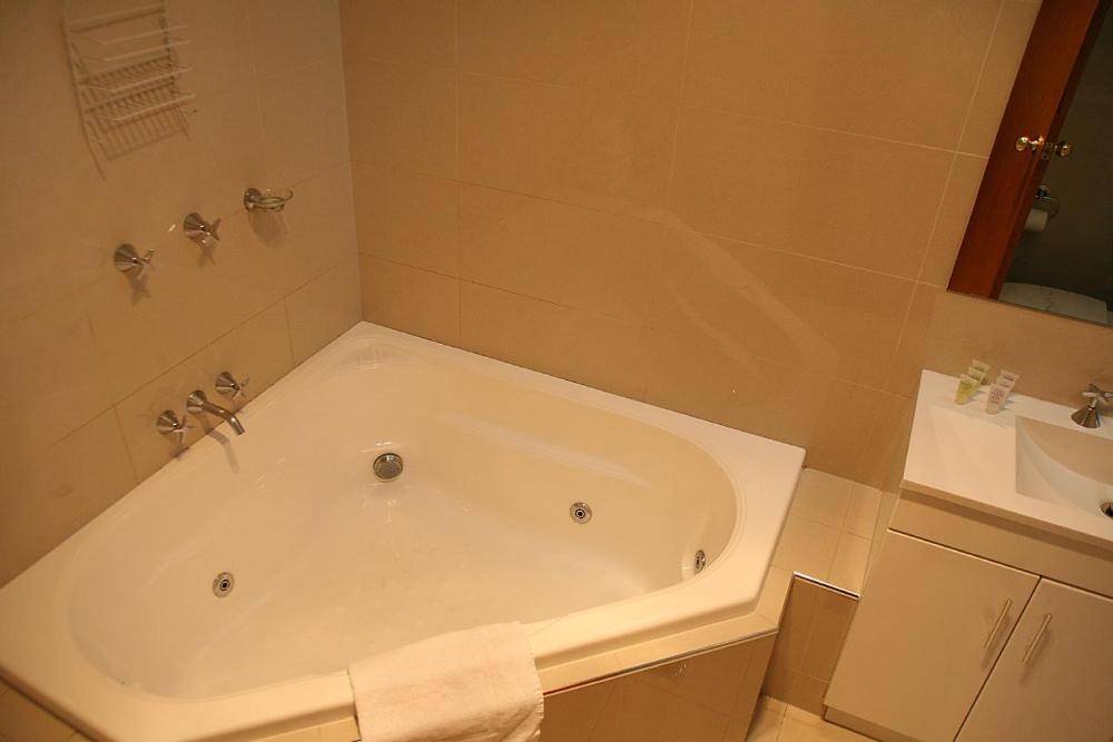 Executive Suite with Spa Bath - Photo 2