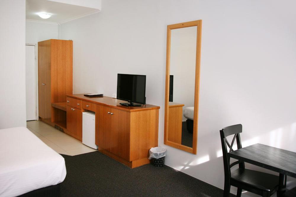Executive Suite - Photo 4