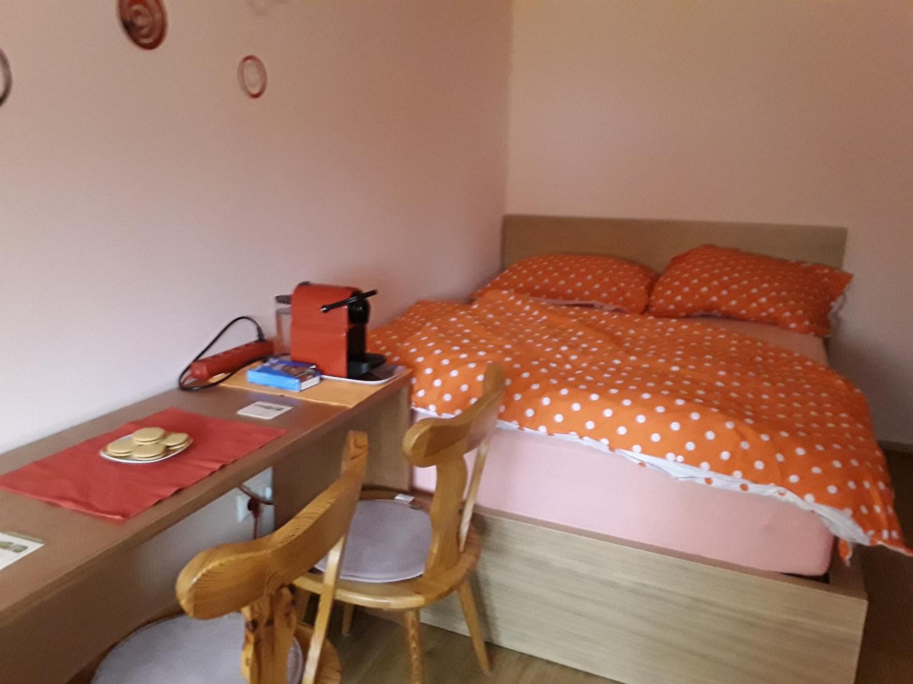 Twin Room with Private Bathroom photo 3