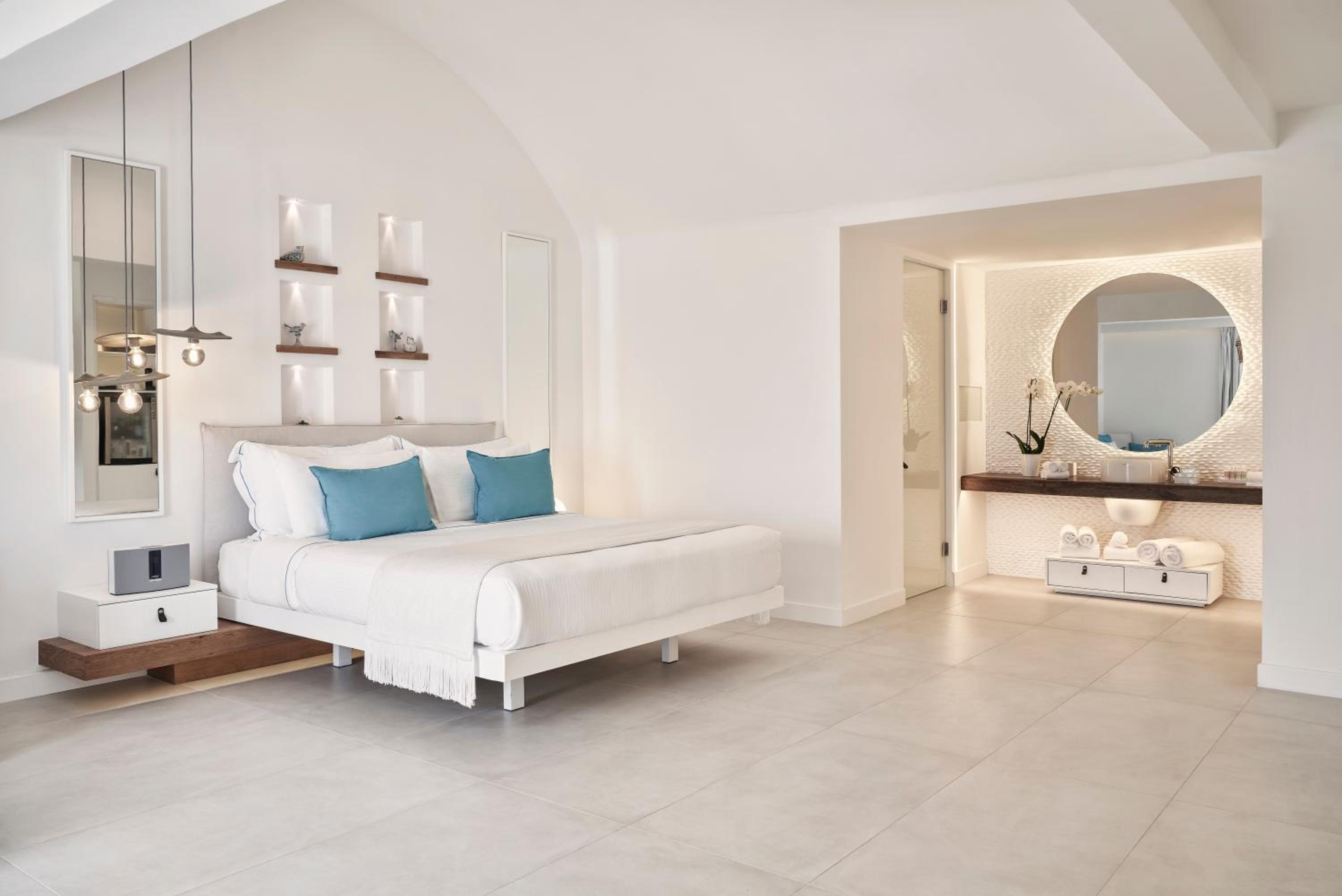Signature Room with Jet Tub photo 2
