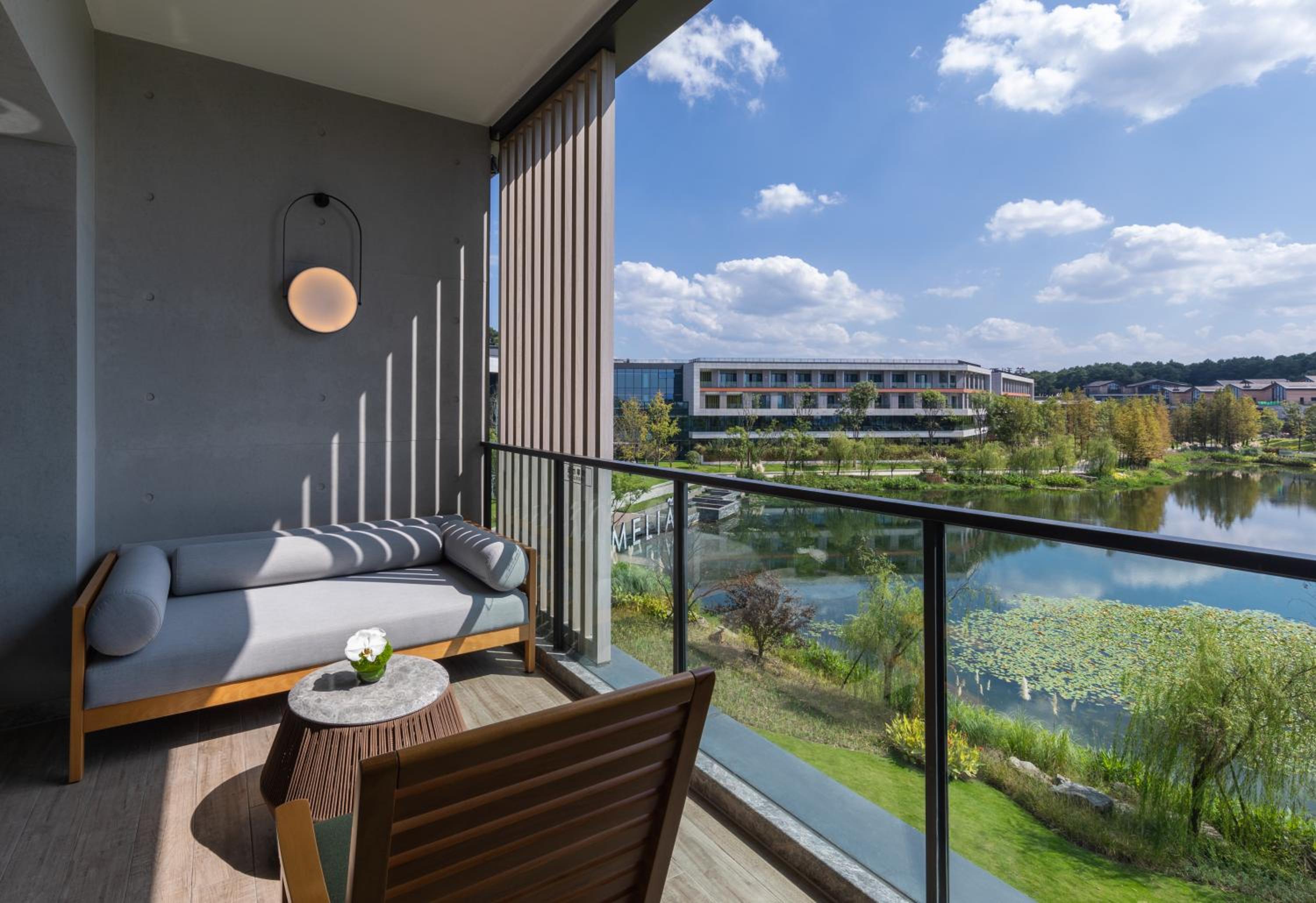 Melia Guestroom with Lake View - Photo 3