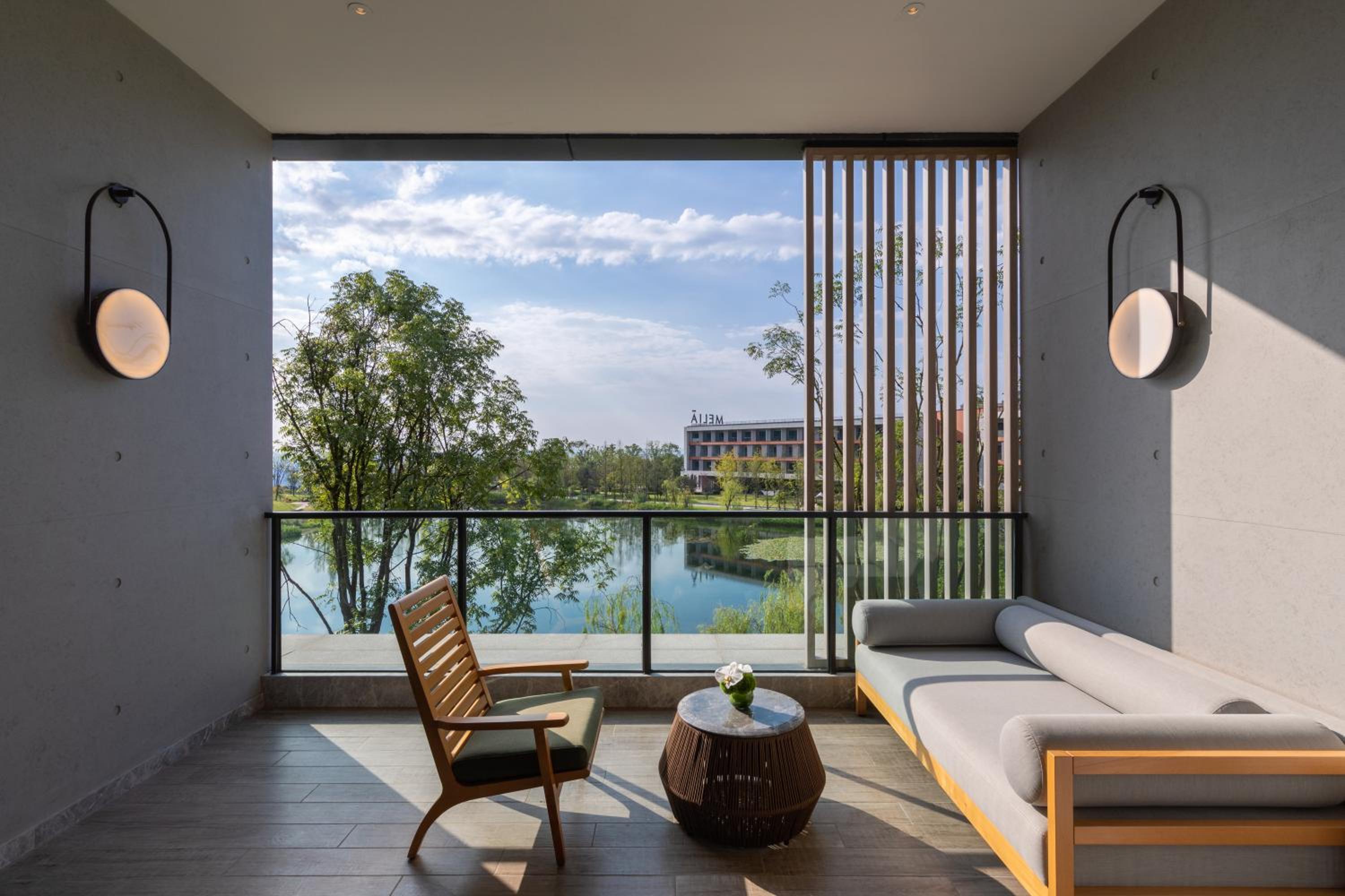 The Level Room with Lake View - Photo 6