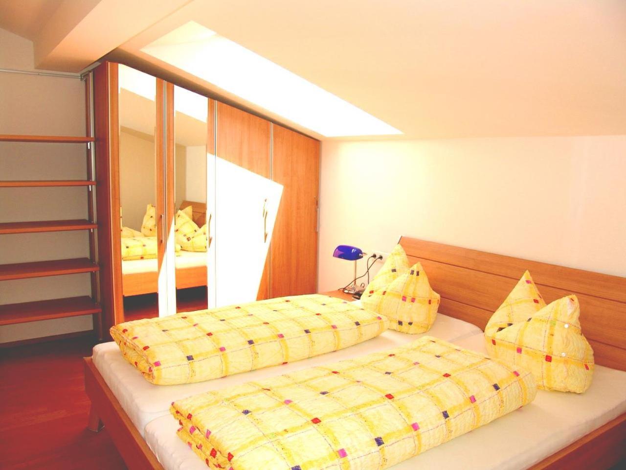 One-Bedroom Apartment with Shower