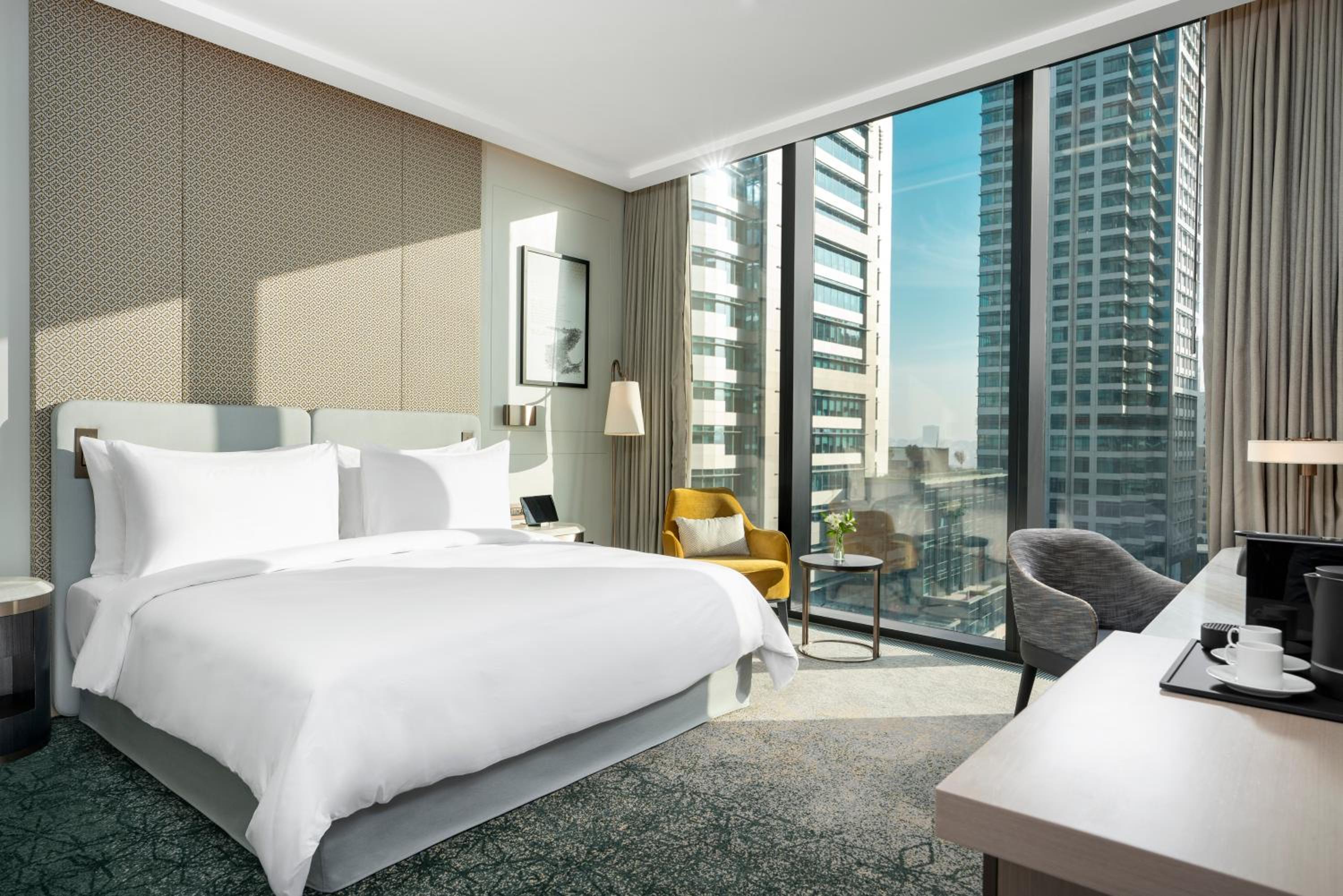 Premier Square View King