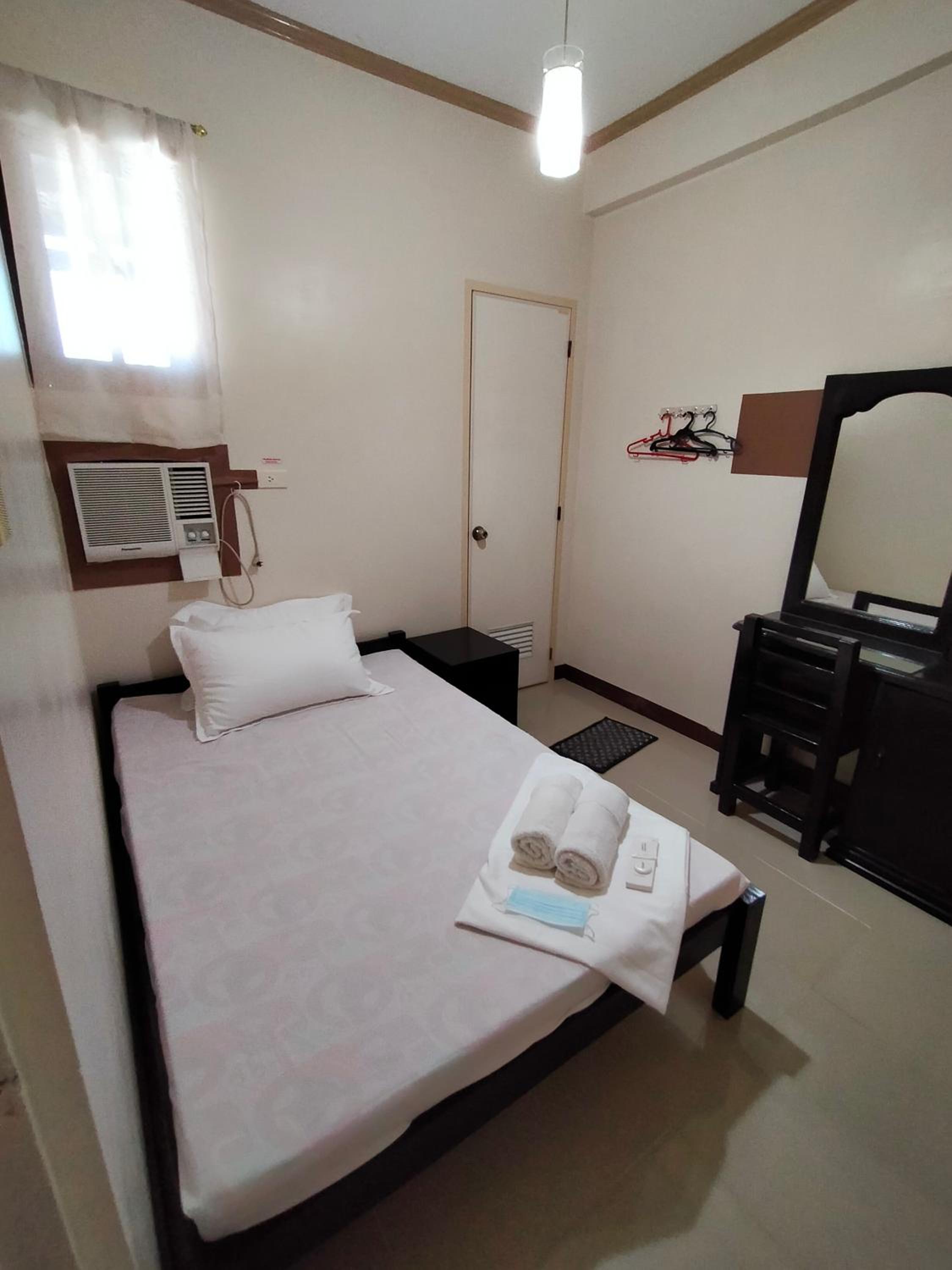 Deluxe Double Room - Photo 11