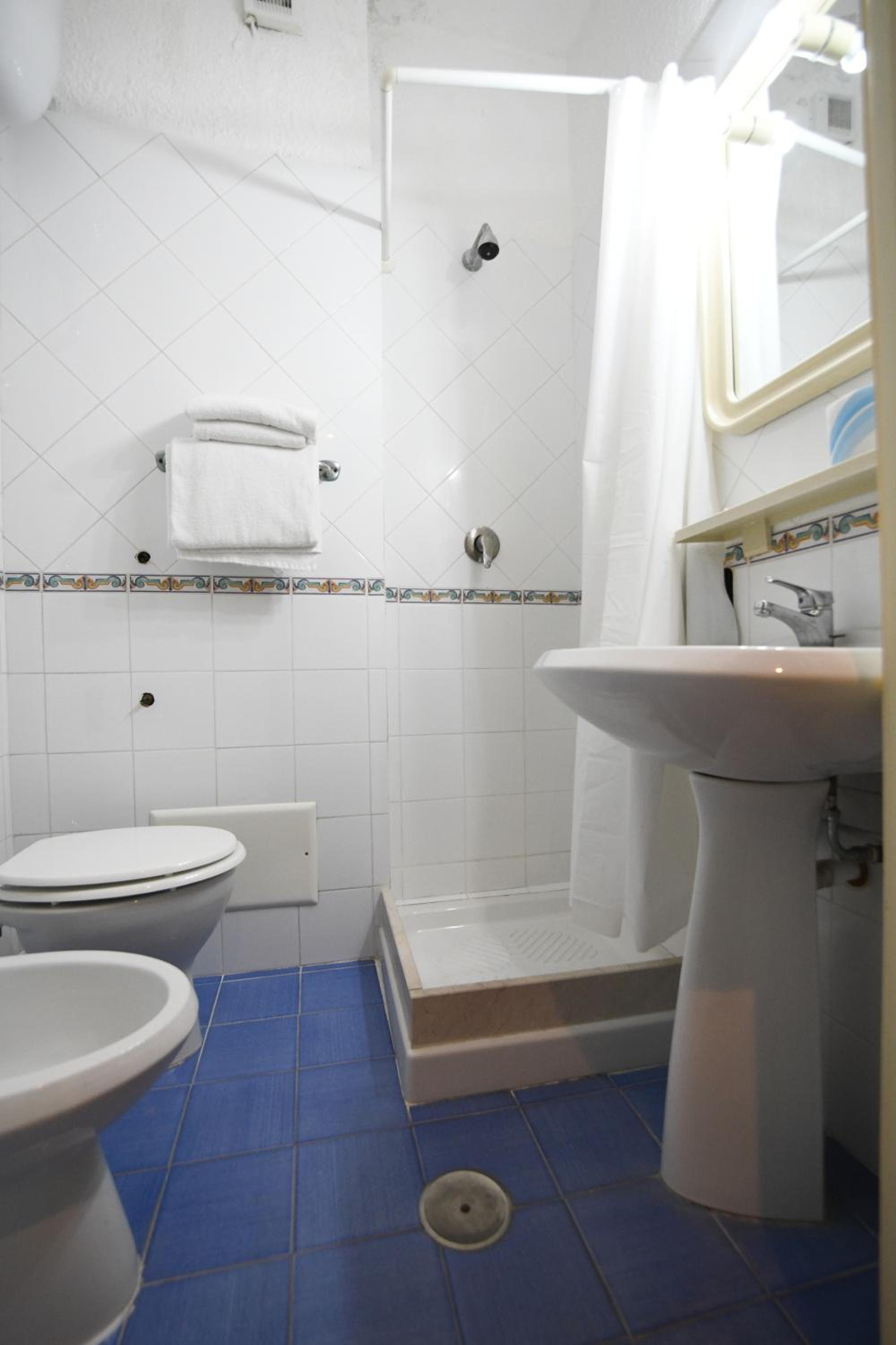 Double Room with Sea View - Photo 4