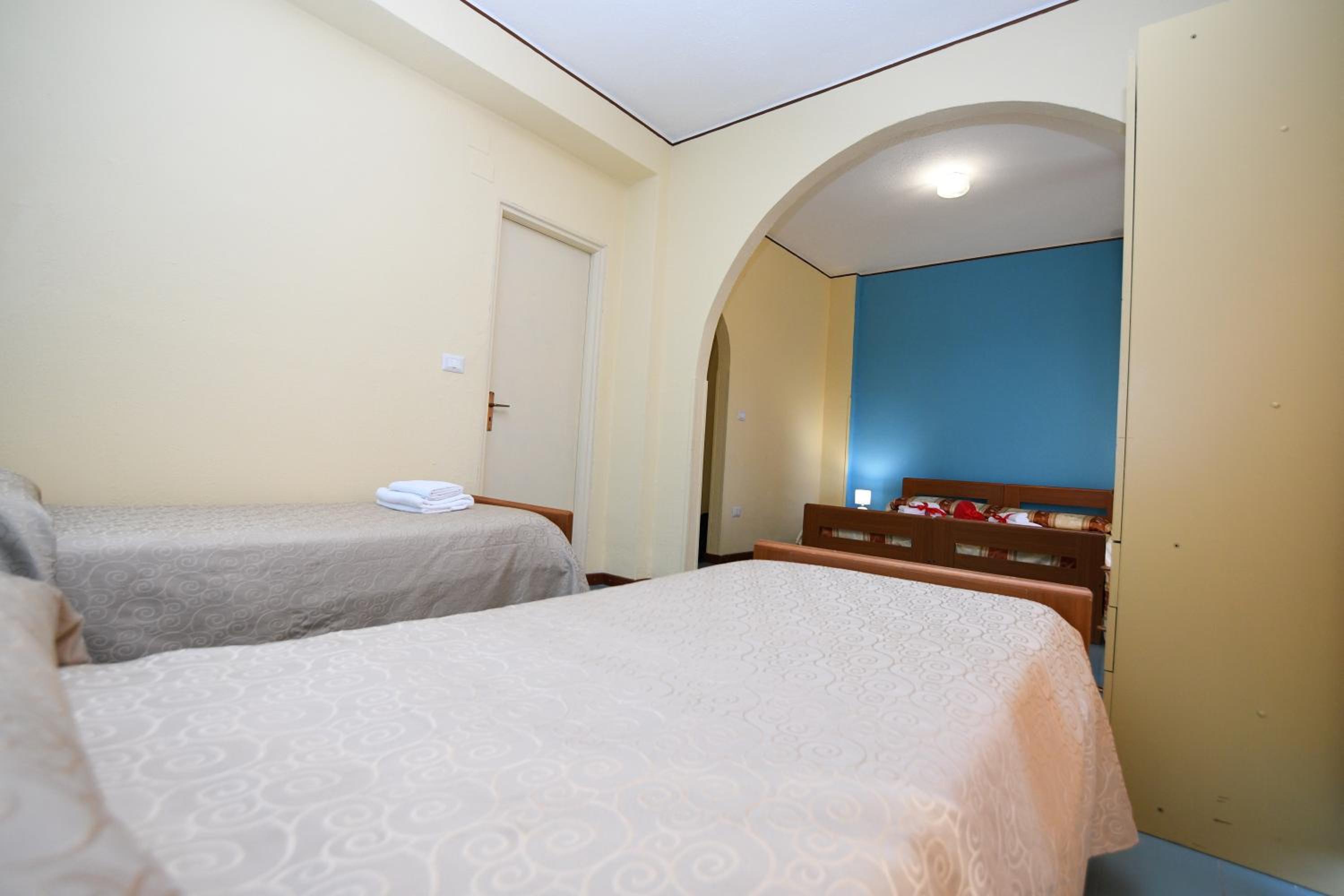 Economy Double Room photo 2