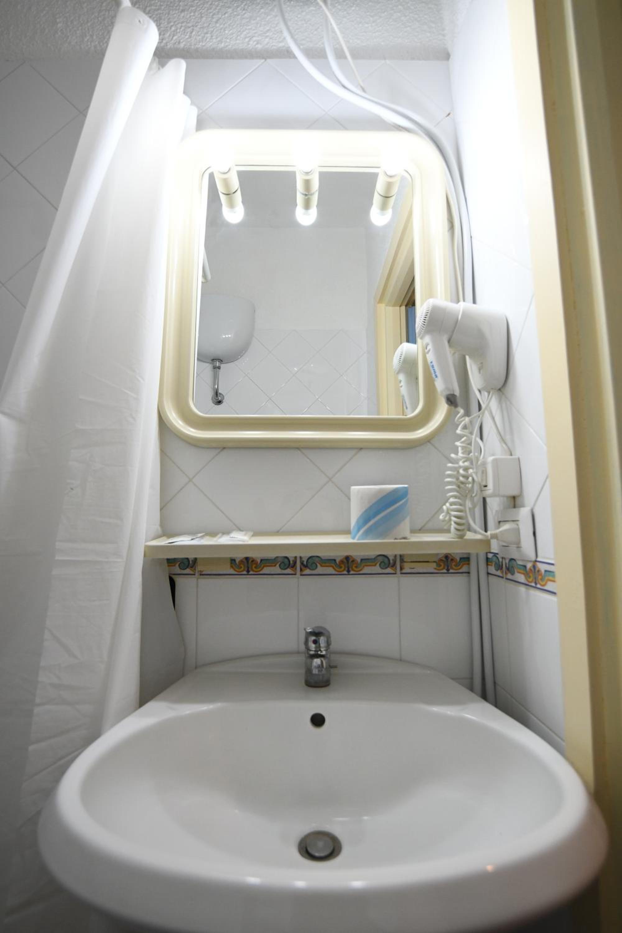 Double Room with Sea View - Photo 6