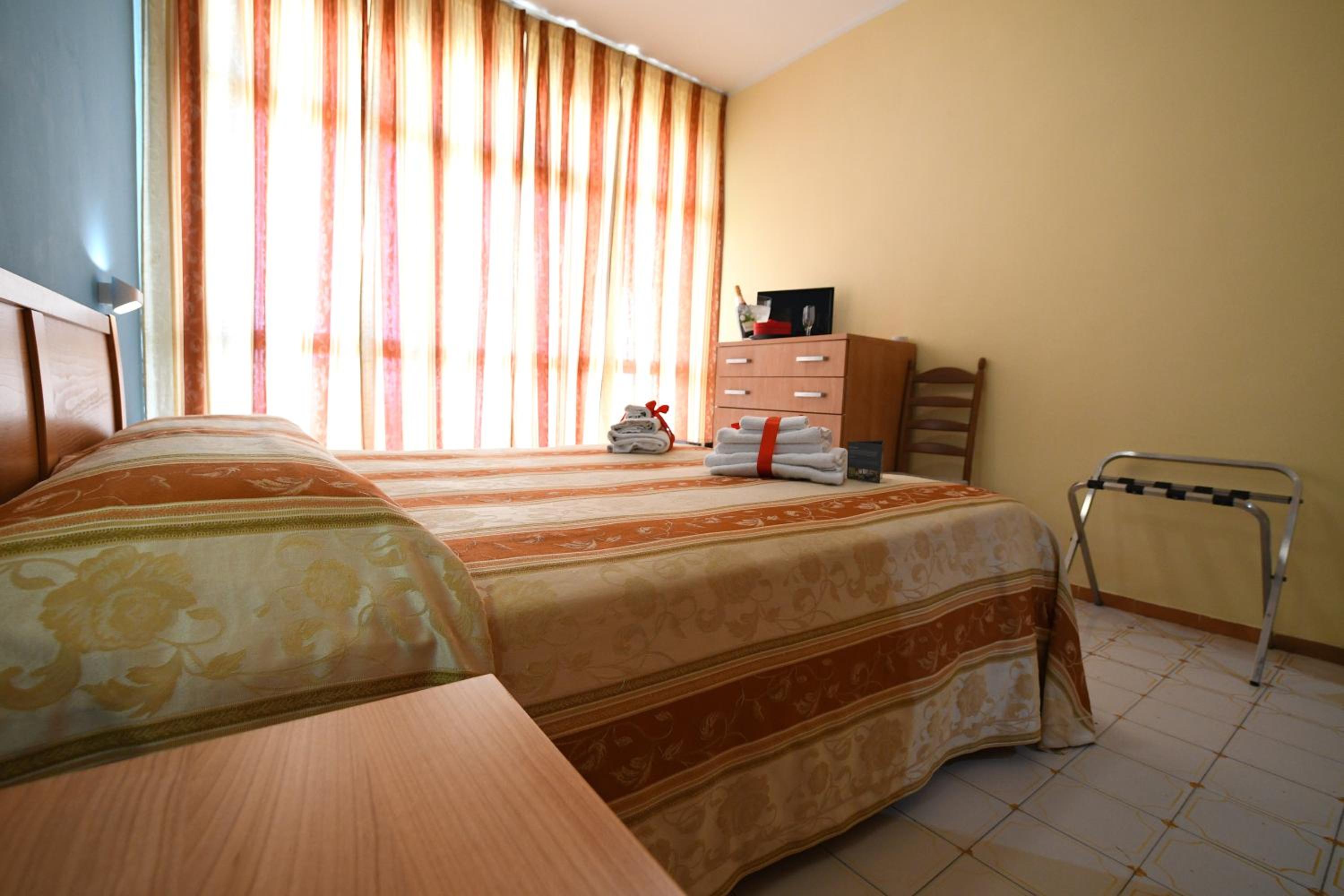 Double Room with Sea View - Photo 7