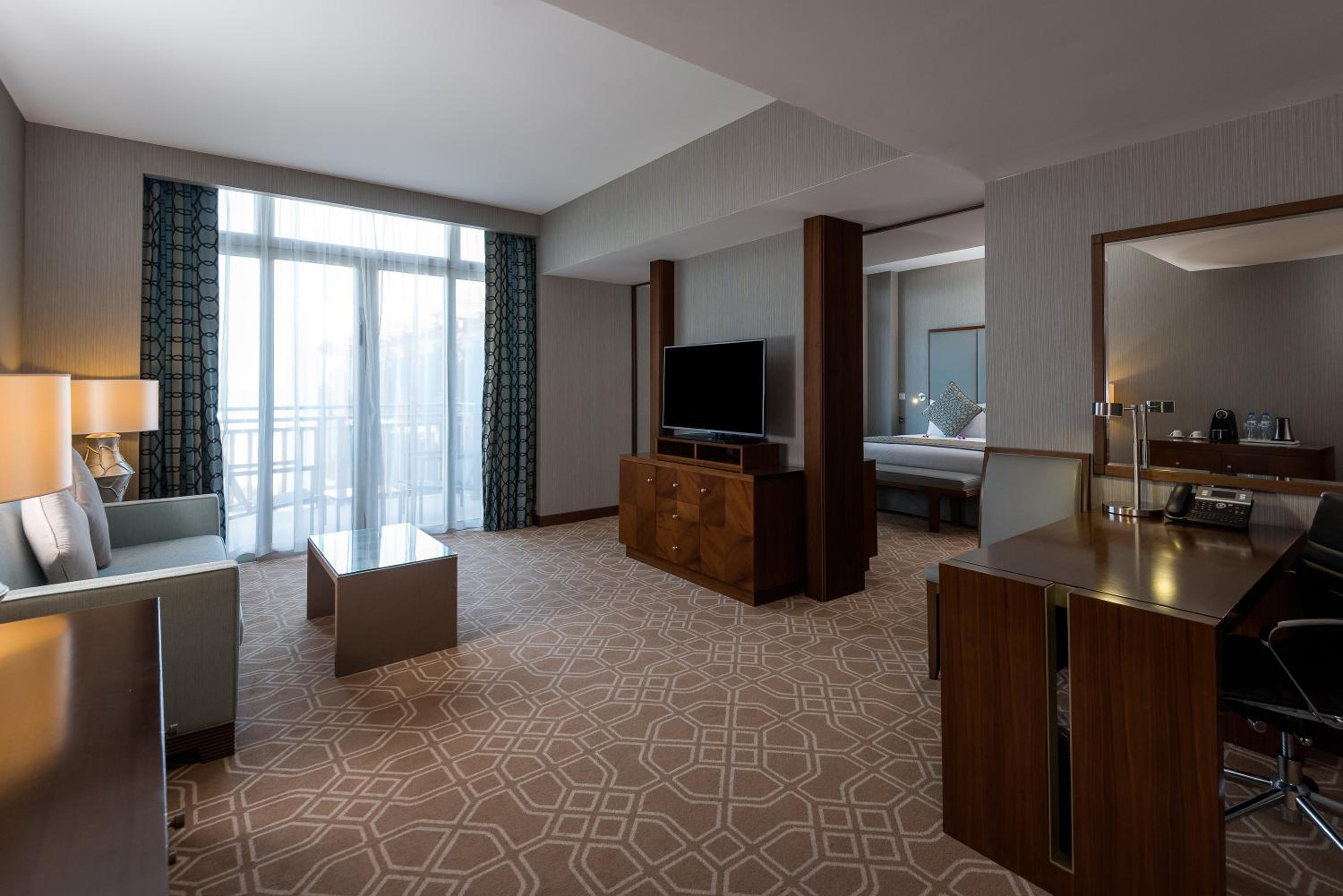 Executive Suite - Photo 11