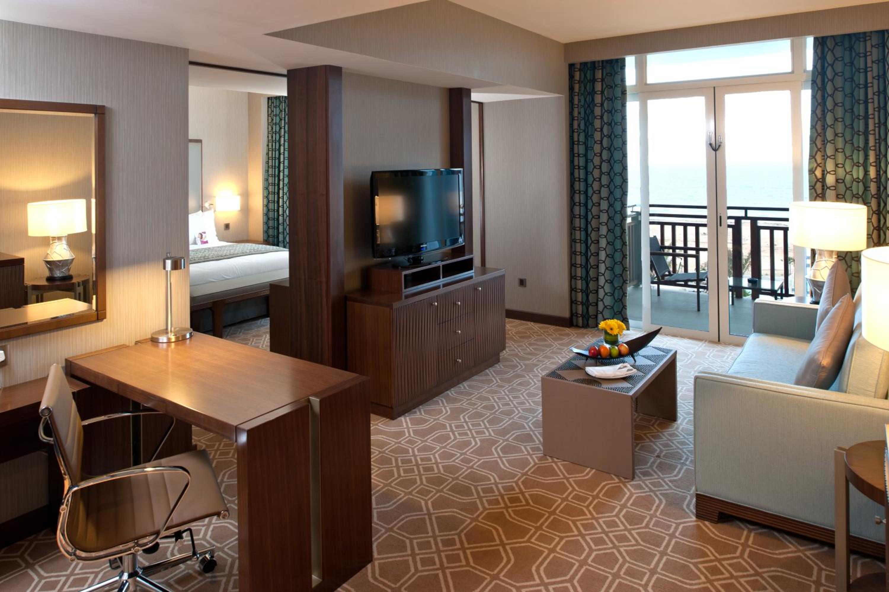 Executive Suite - Photo 15