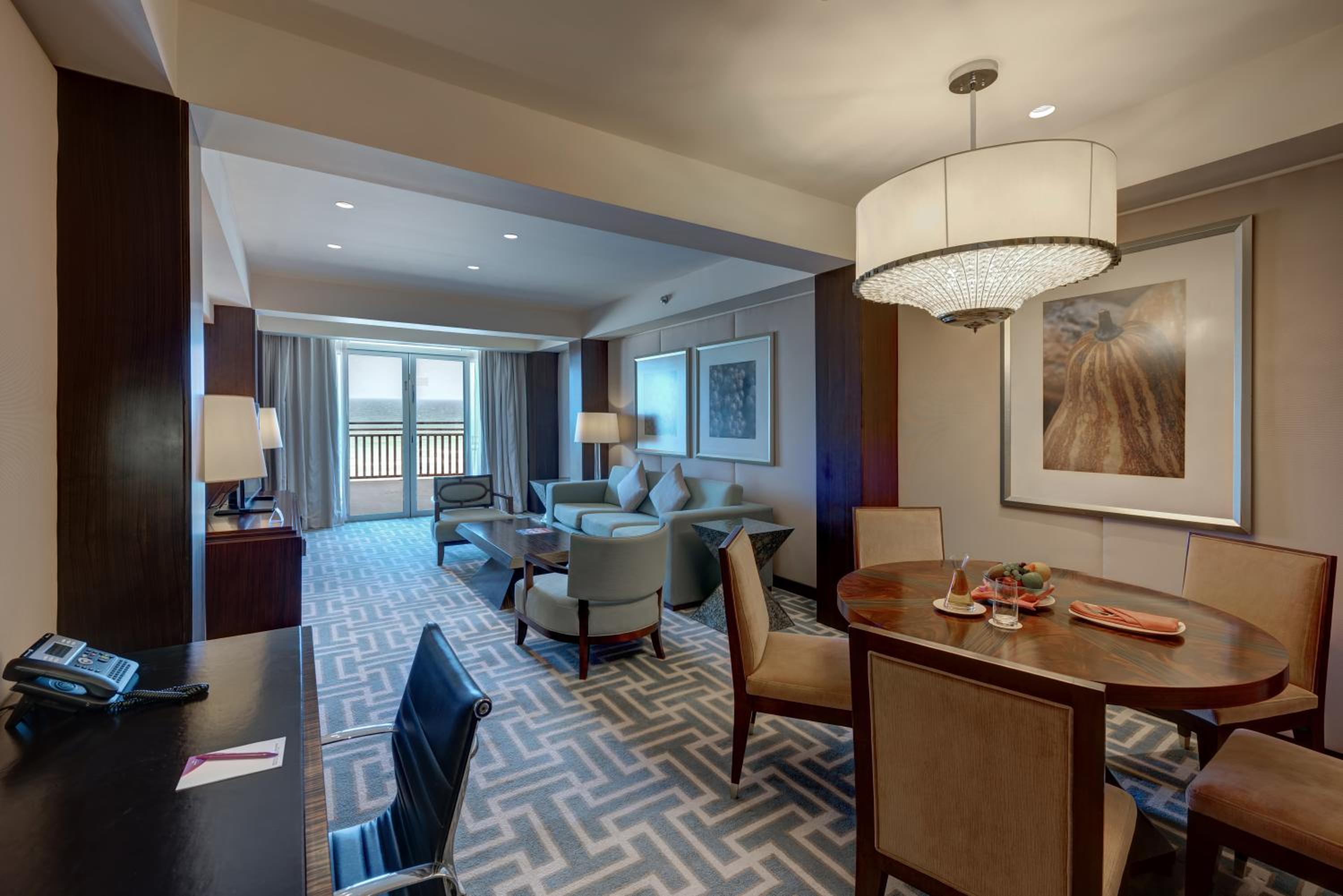 Executive Suite - Photo 14