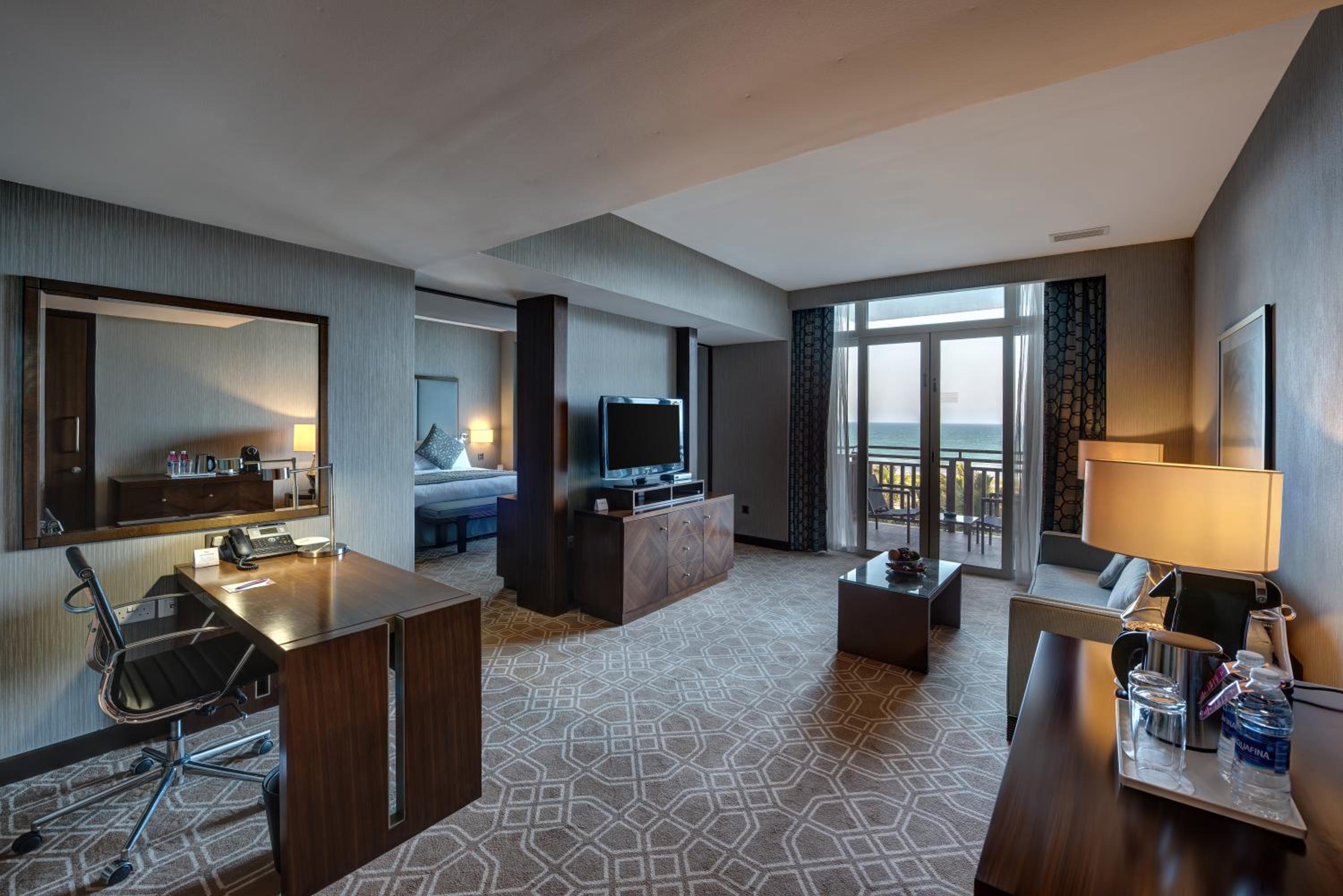 Executive Suite - Photo 13