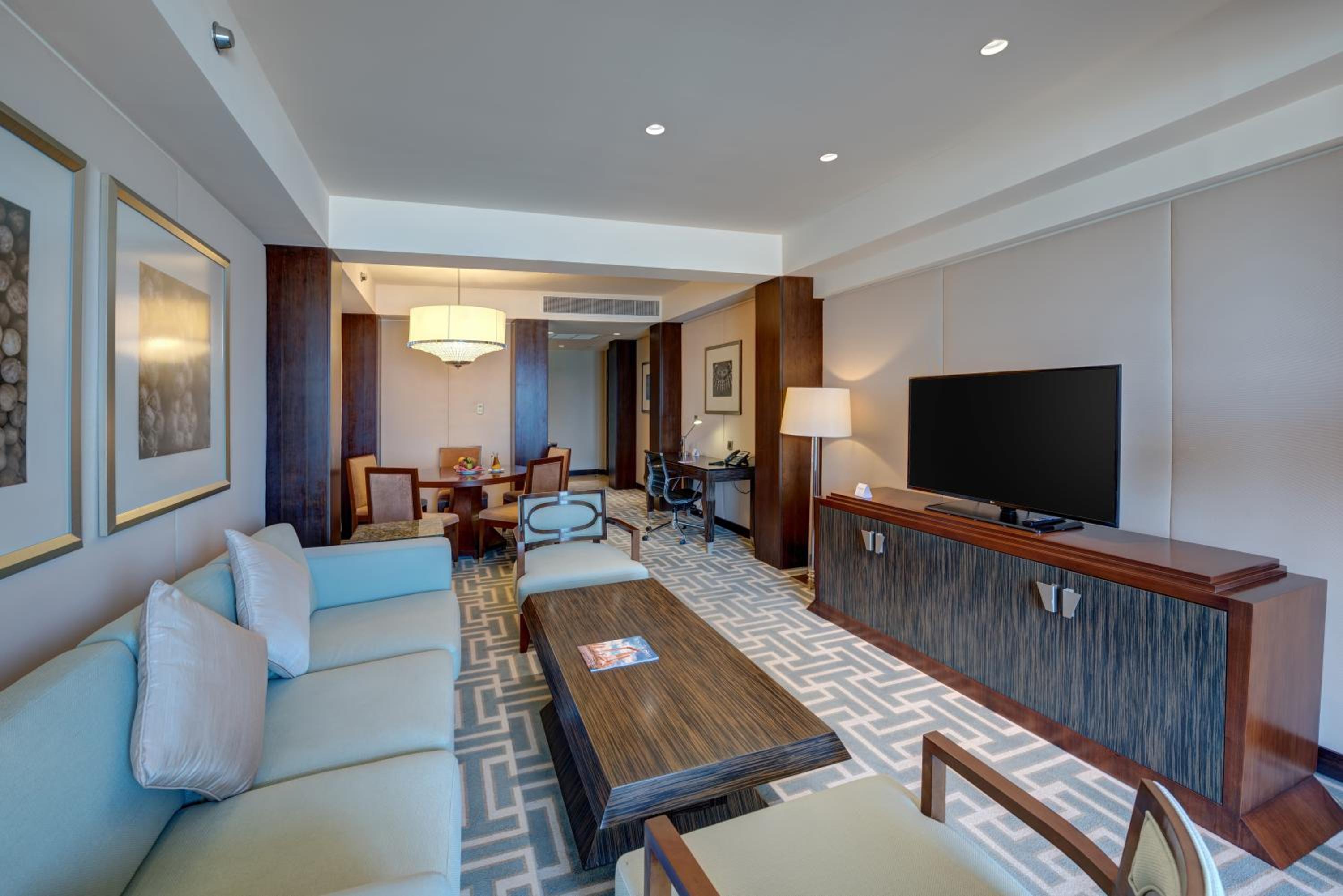 One-Bedroom Suite - Photo 6
