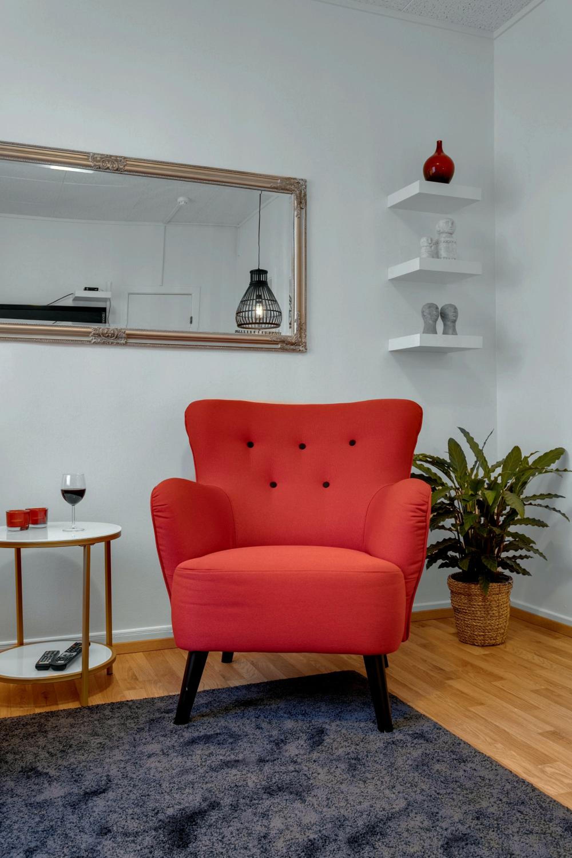 One-Bedroom Apartment - Photo 6