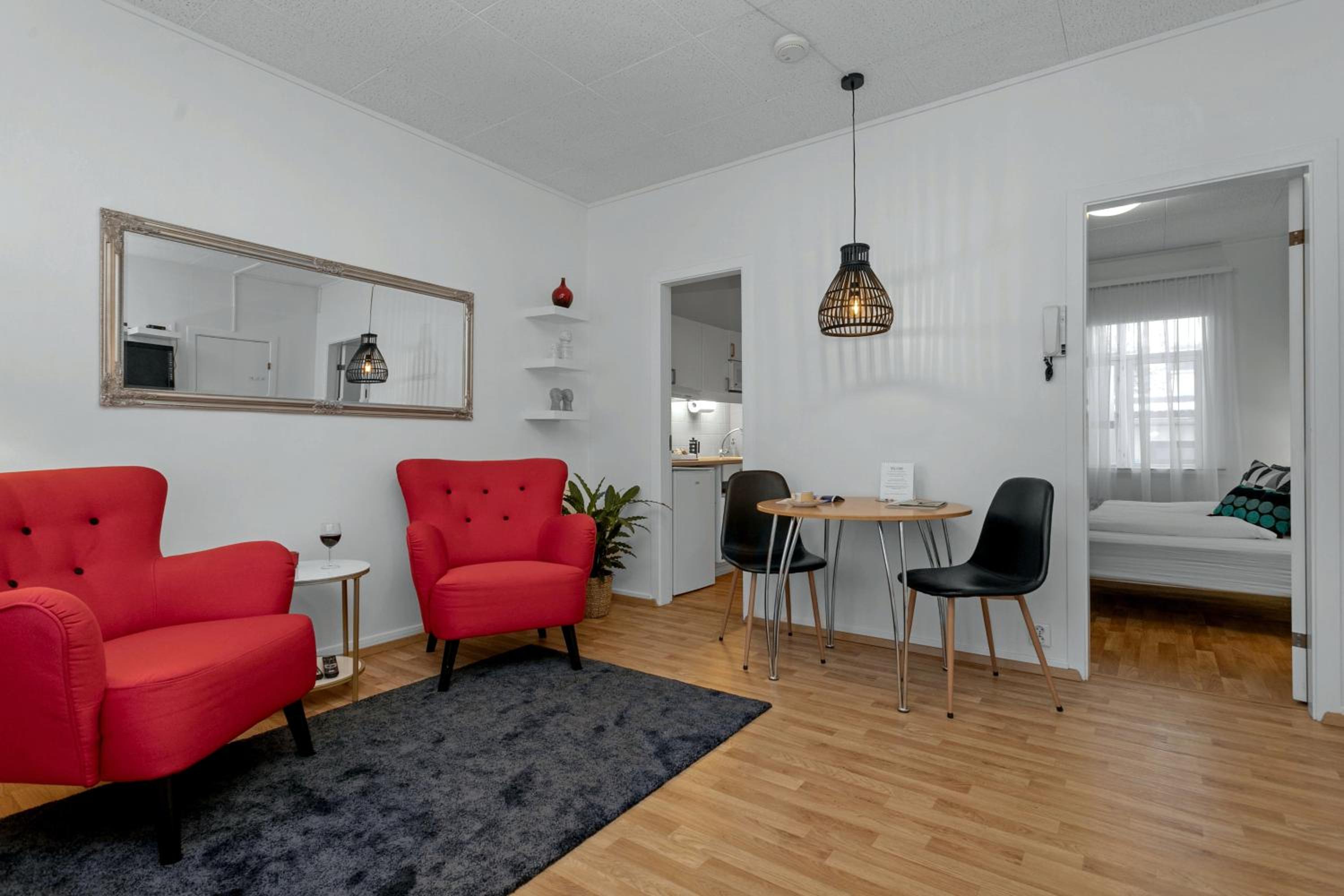One-Bedroom Apartment - Photo 9