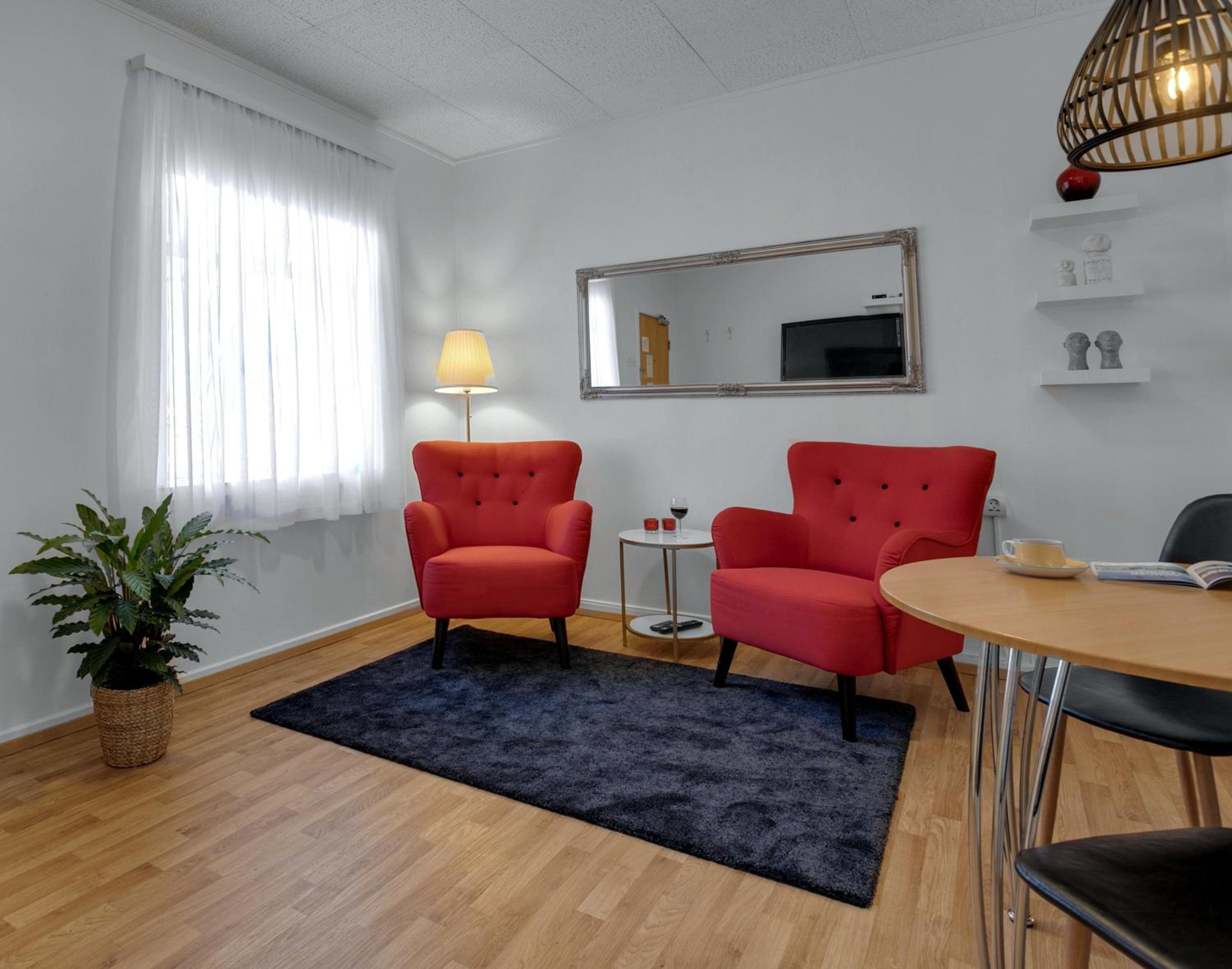 One-Bedroom Apartment - Photo 10
