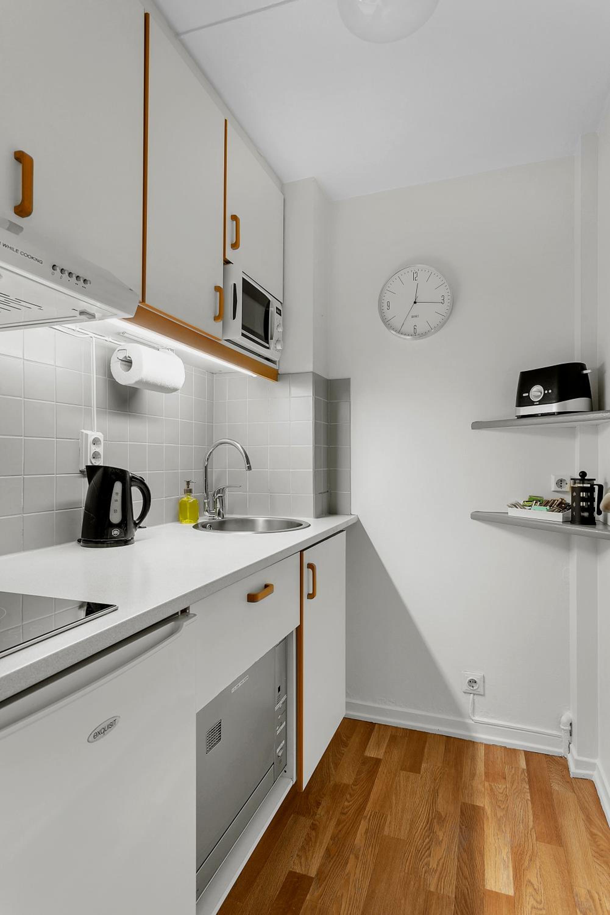 One-Bedroom Apartment - Photo 11